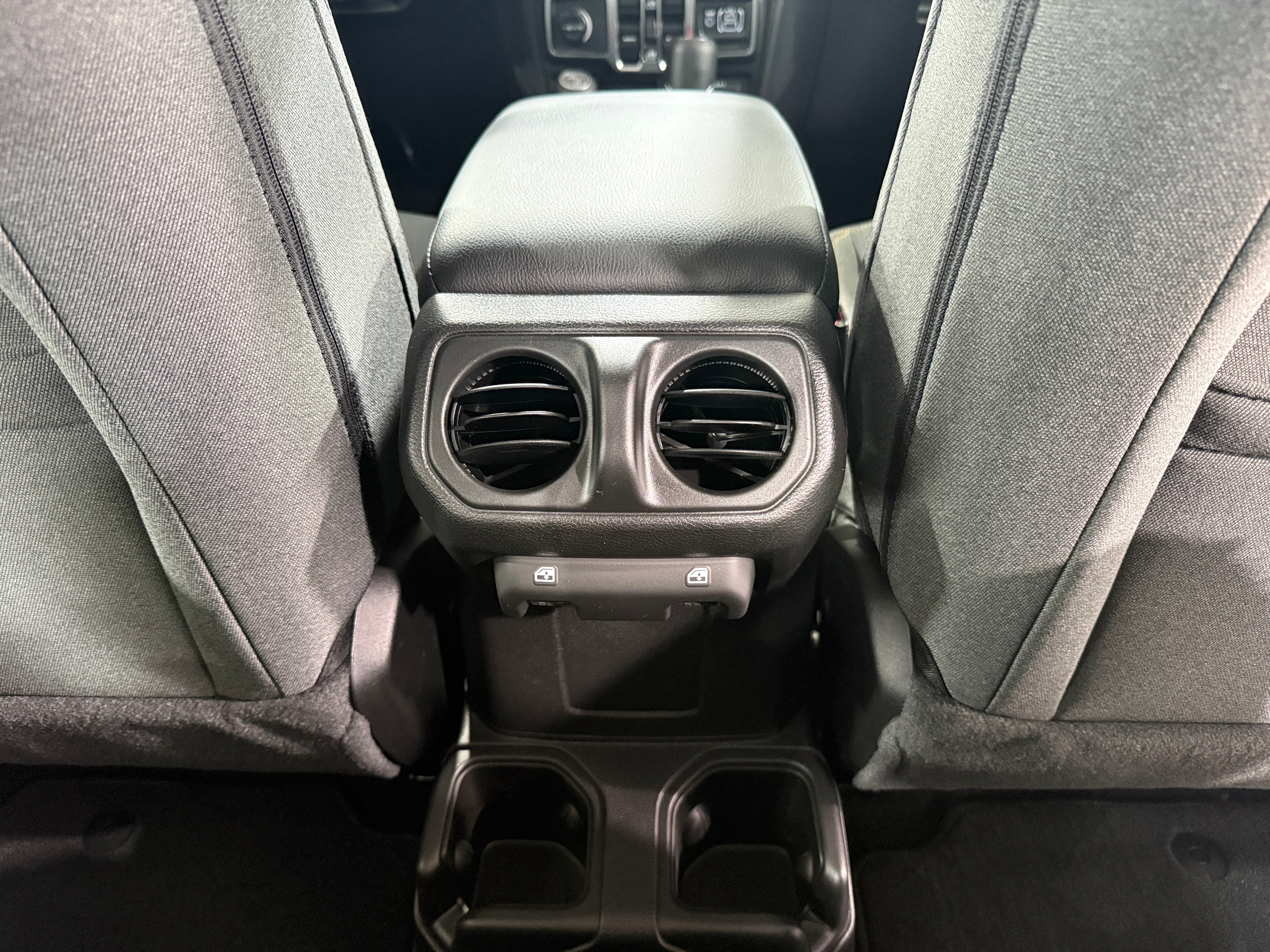 2026 Jeep Gladiator Sport Auto's photo