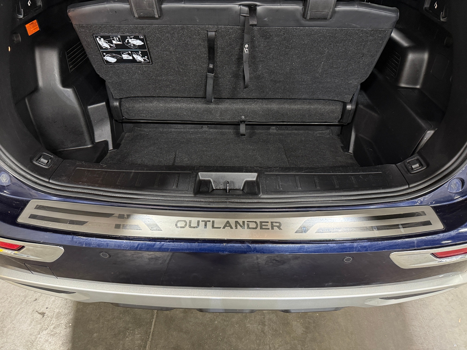 Thumbnail: 2023 Mitsubishi Outlander - 6