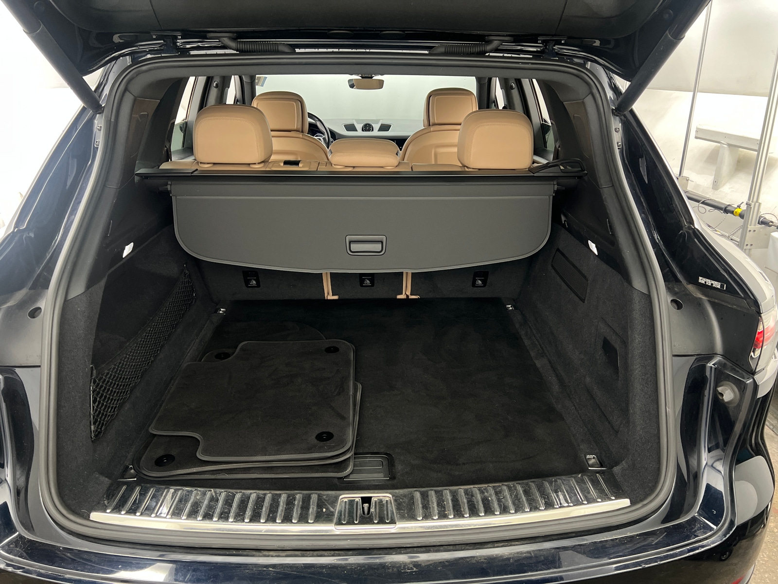 Thumbnail: 2020 Porsche Cayenne - 6