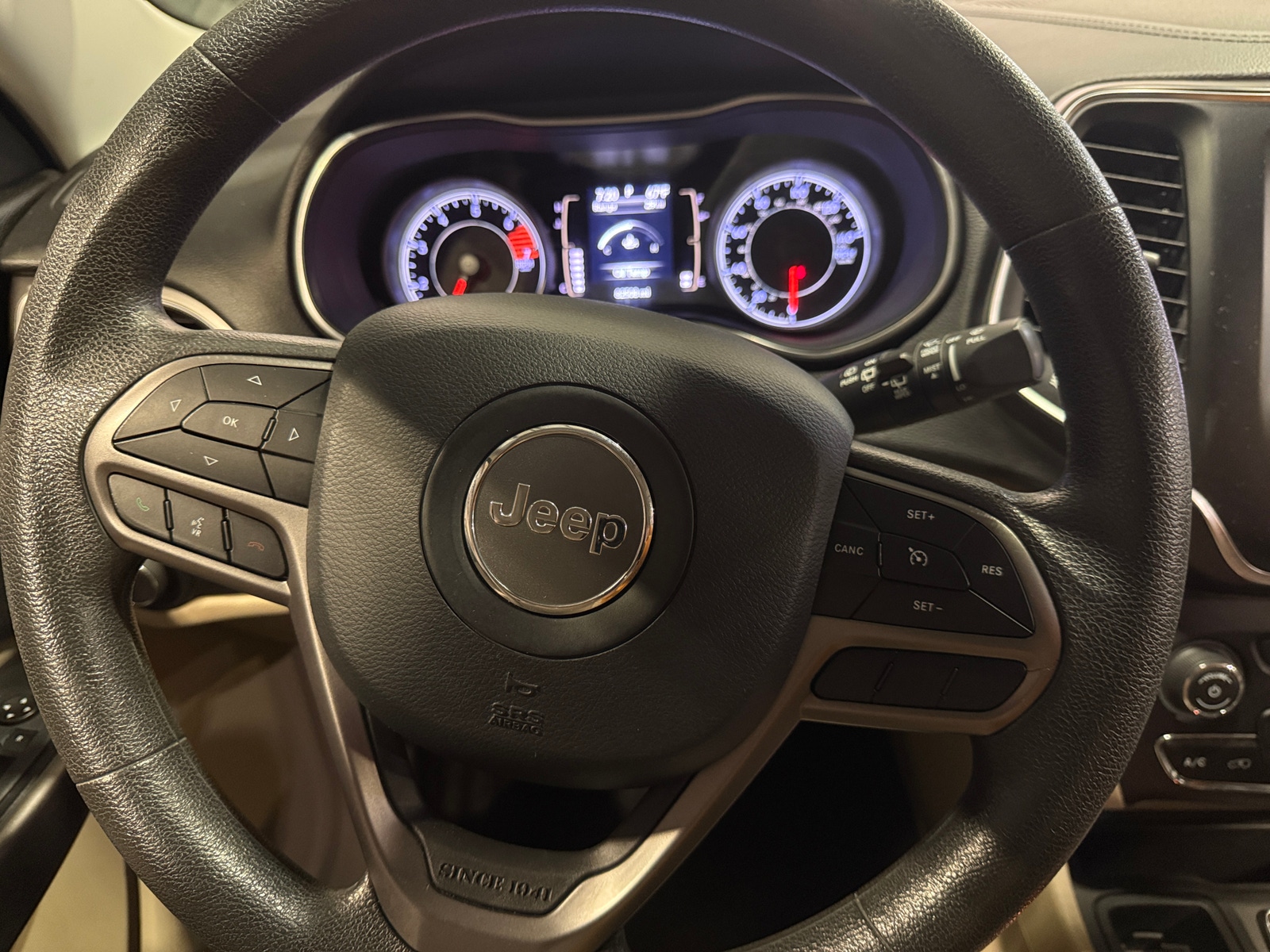 Thumbnail: 2020 Jeep Cherokee - 5