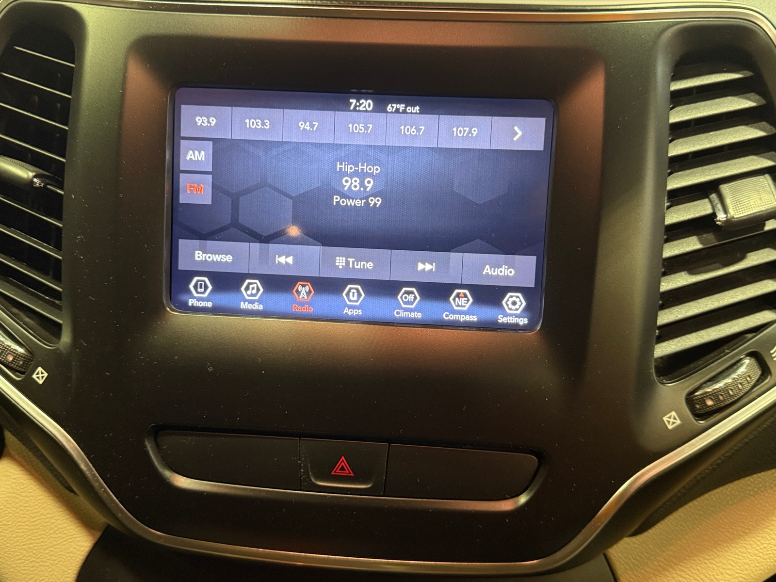 Thumbnail: 2020 Jeep Cherokee - 4