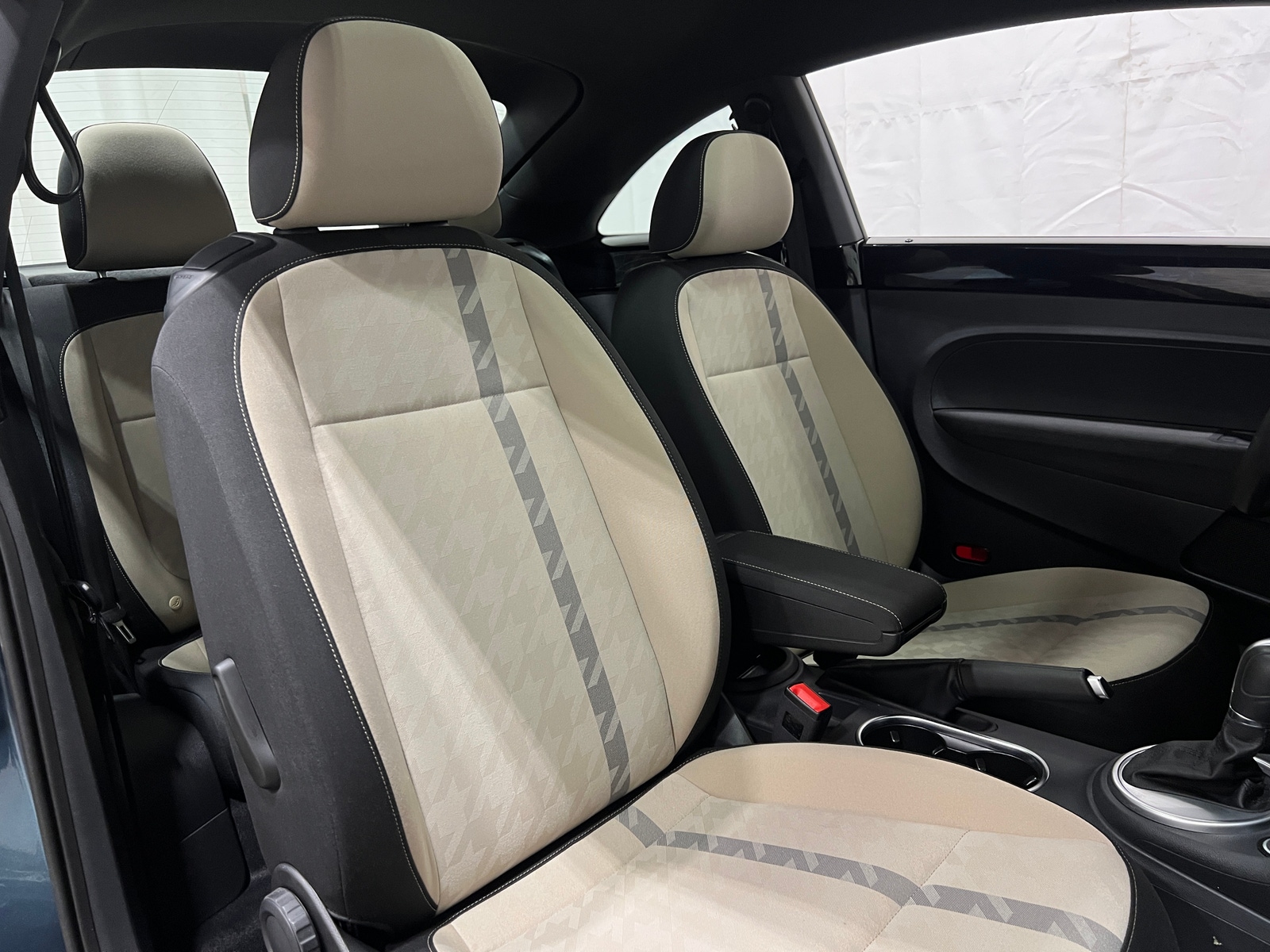 Thumbnail: 2018 Volkswagen Beetle - 2