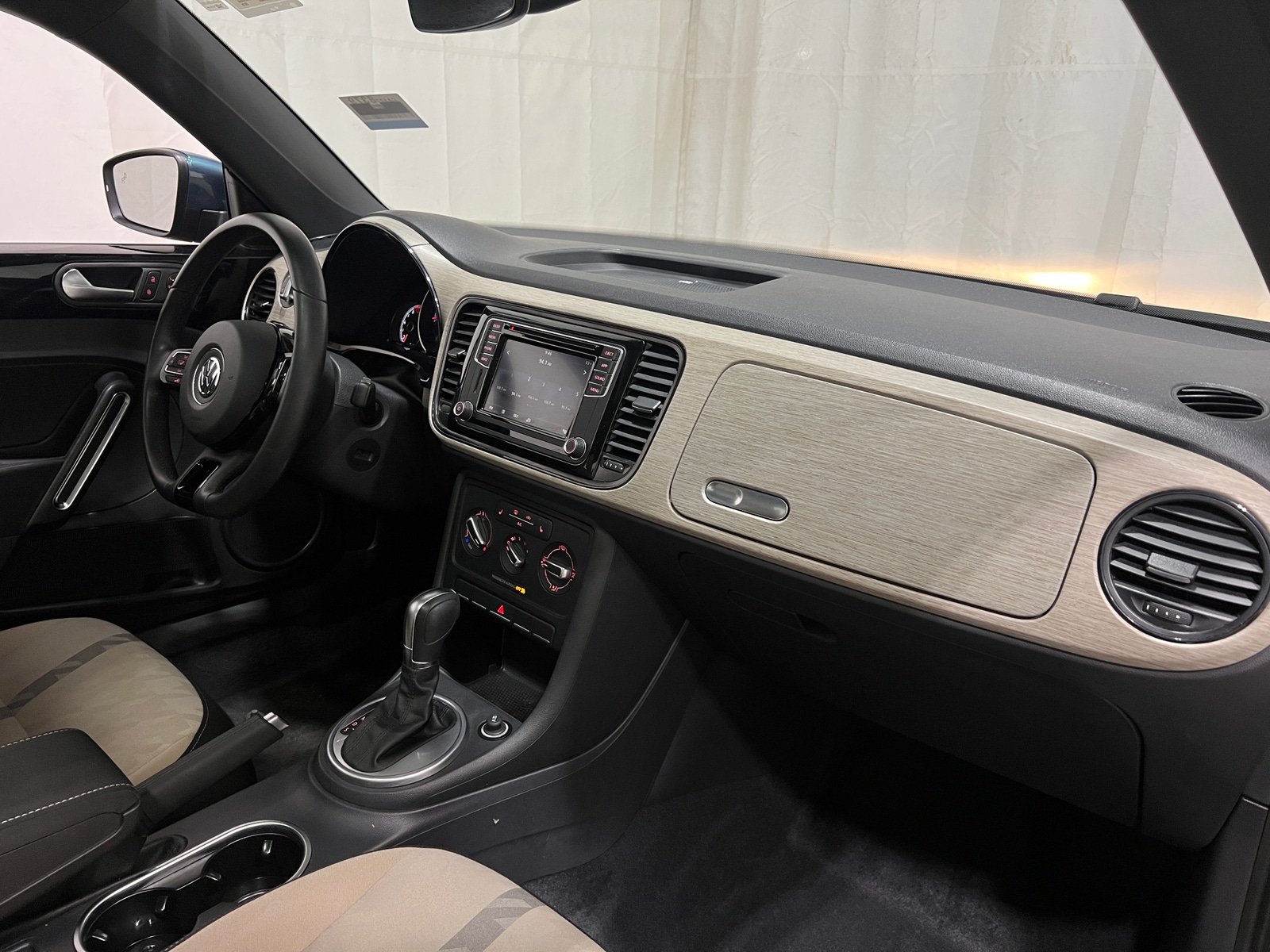 Thumbnail: 2018 Volkswagen Beetle - 3