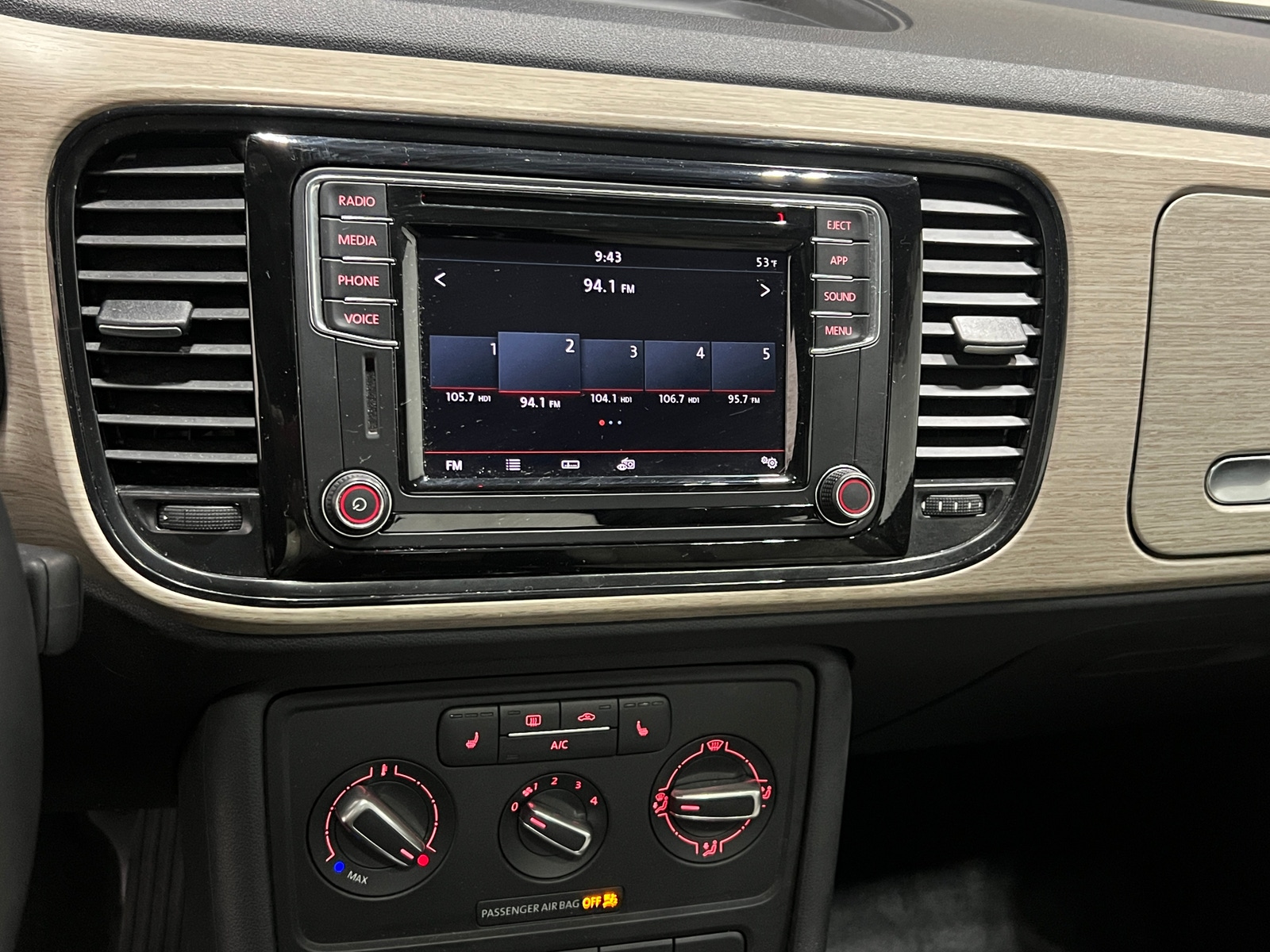 Thumbnail: 2018 Volkswagen Beetle - 4