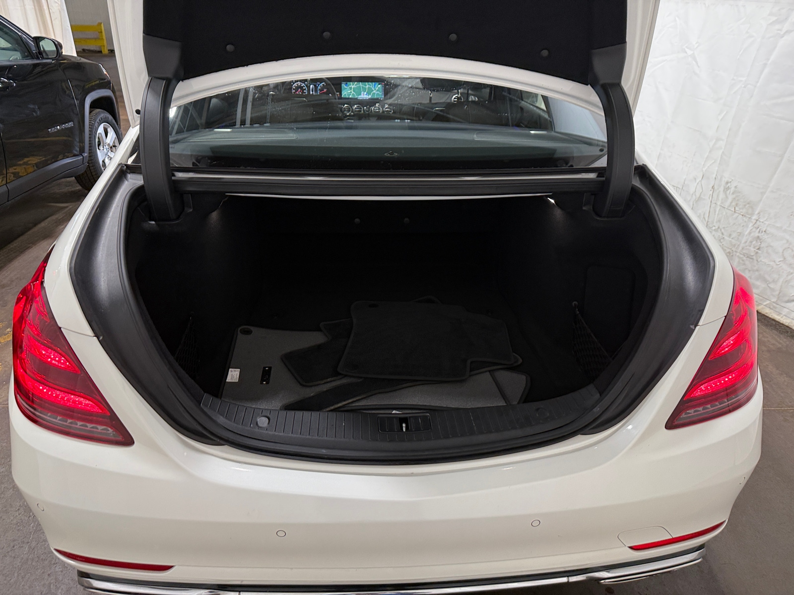 Thumbnail: 2018 Mercedes-Benz S-Class - 6