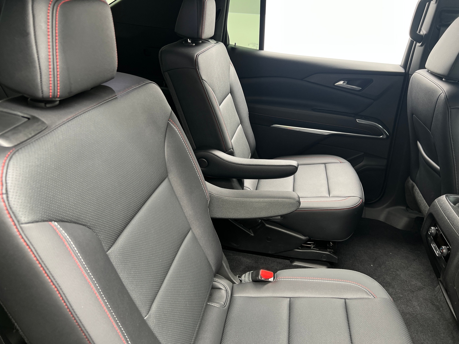 Thumbnail: 2025 Chevrolet Traverse - 5