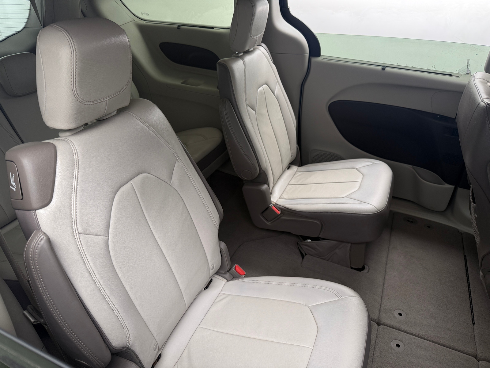 Thumbnail: 2017 Chrysler Pacifica - 5