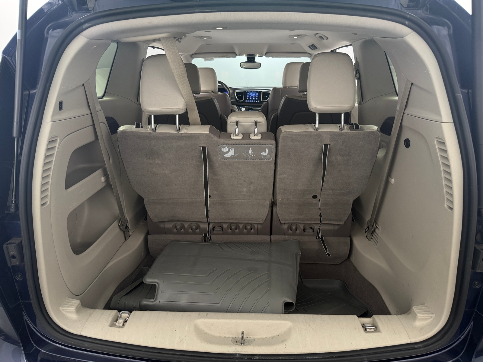 Thumbnail: 2017 Chrysler Pacifica - 6