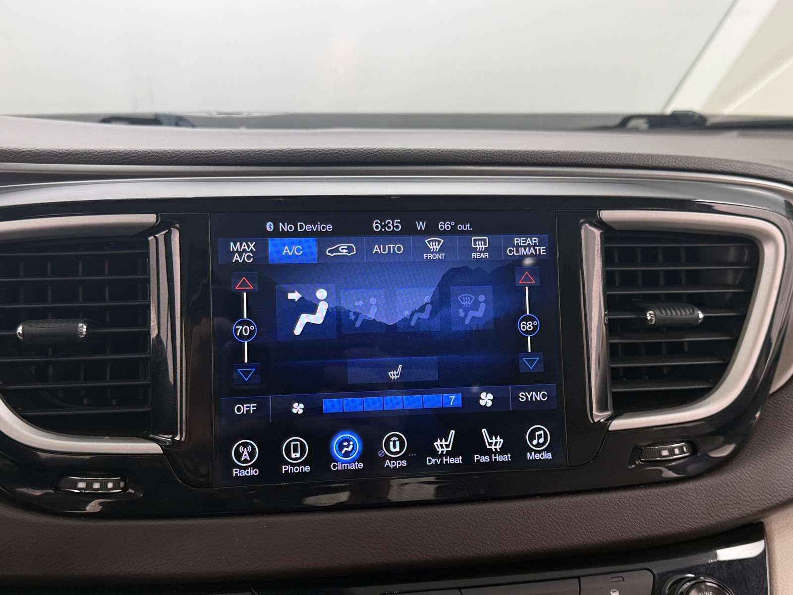 Thumbnail: 2017 Chrysler Pacifica - 3