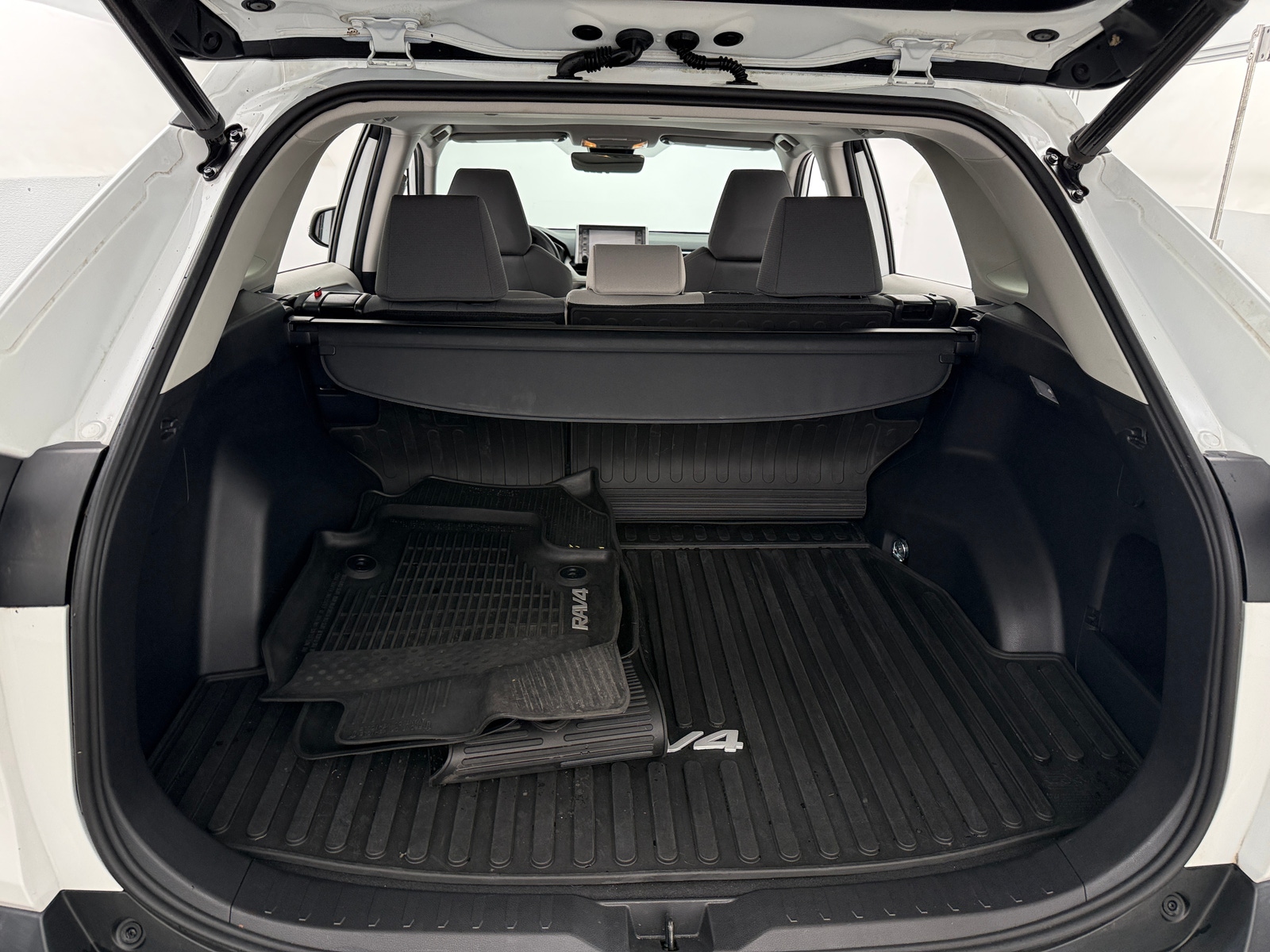 Thumbnail: 2019 Toyota RAV4 - 7