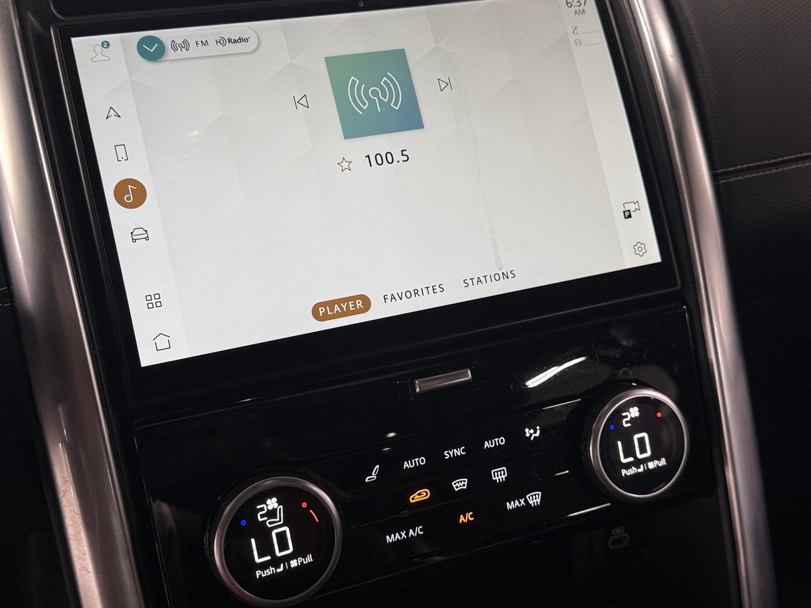 Thumbnail: 2022 Land Rover Discovery - 3