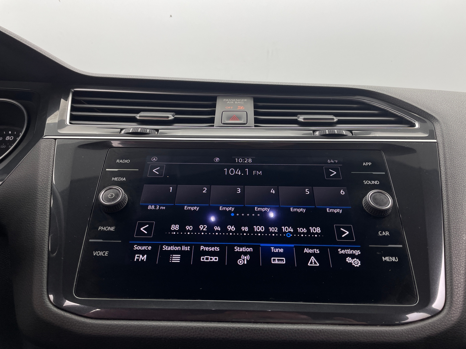 Thumbnail: 2021 Volkswagen Tiguan - 3