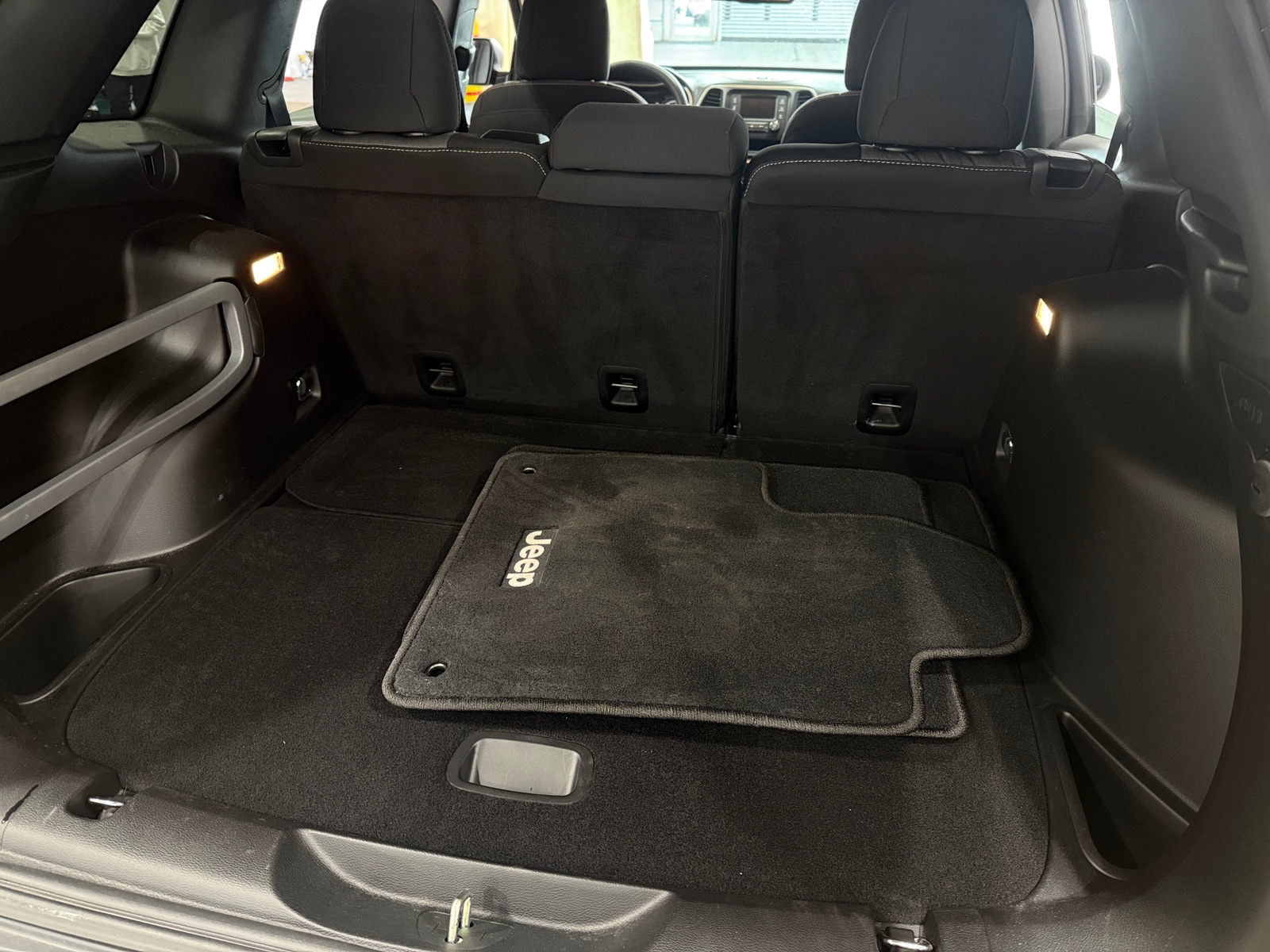 Thumbnail: 2016 Jeep Cherokee - 7