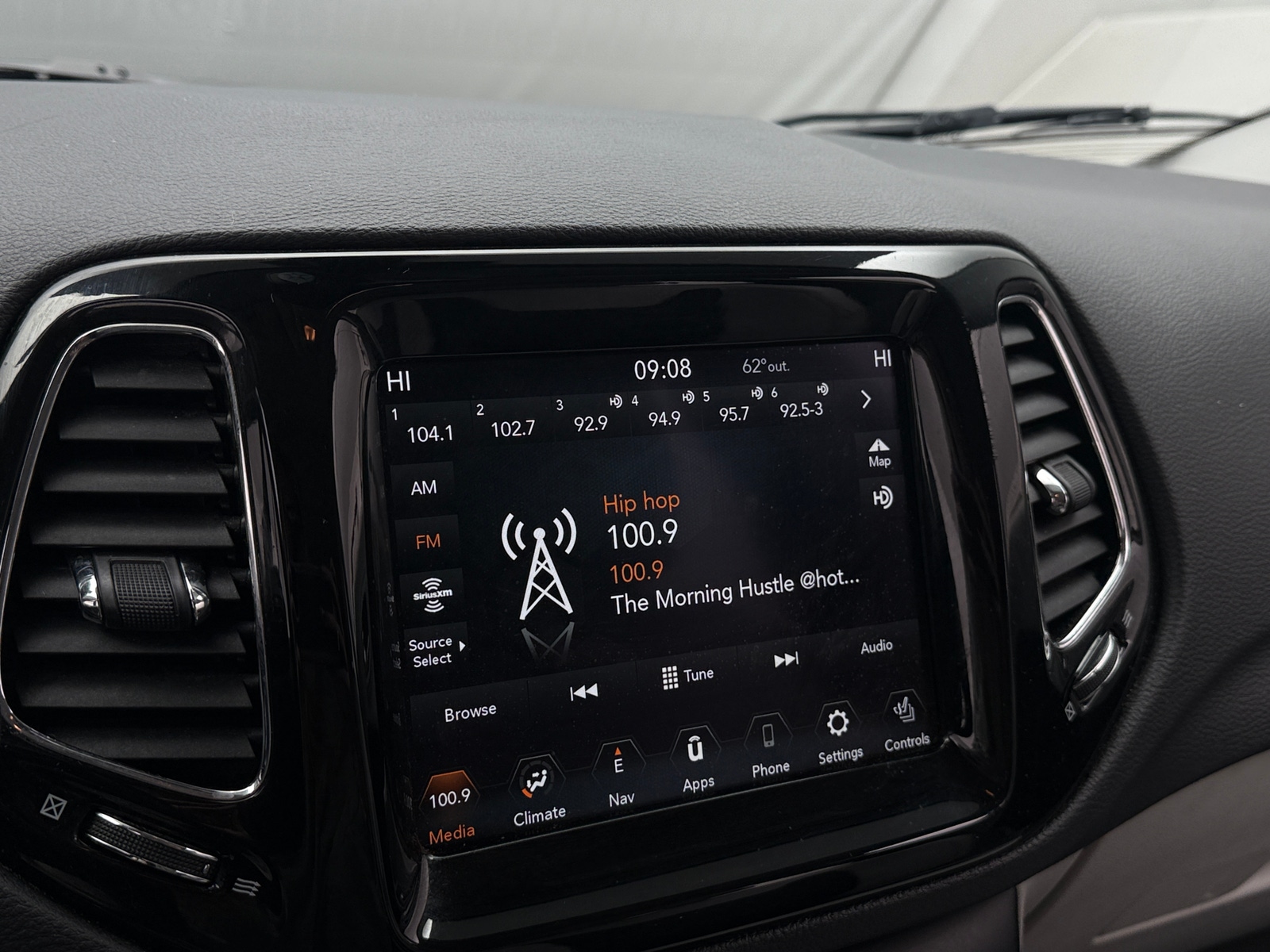 Thumbnail: 2021 Jeep Compass - 3