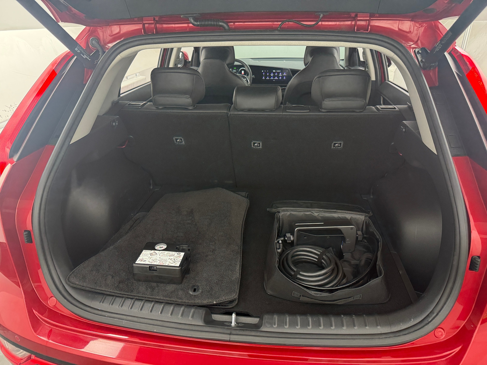 Thumbnail: 2023 Kia Niro - 7