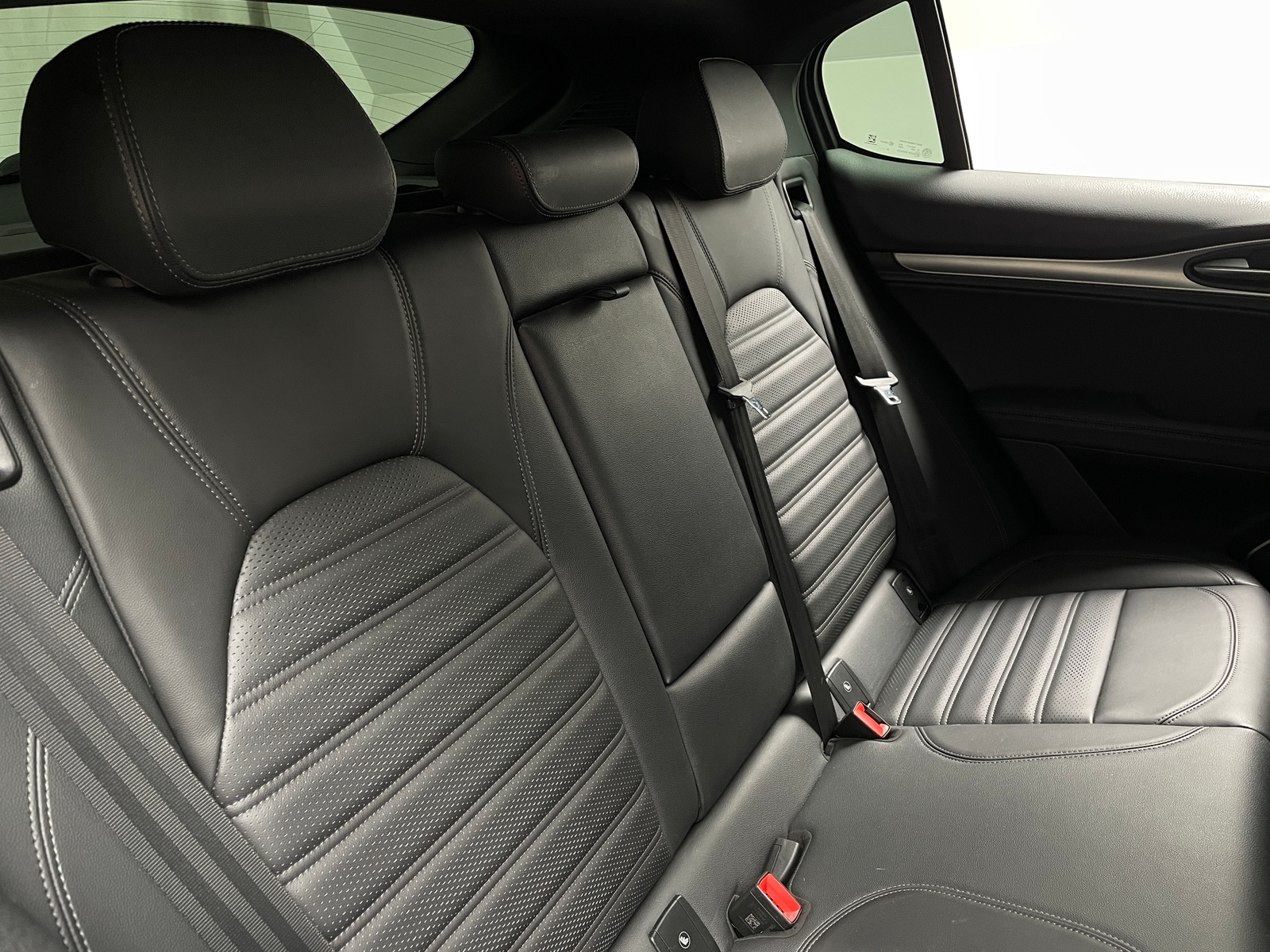 Thumbnail: 2021 Alfa Romeo Stelvio - 5