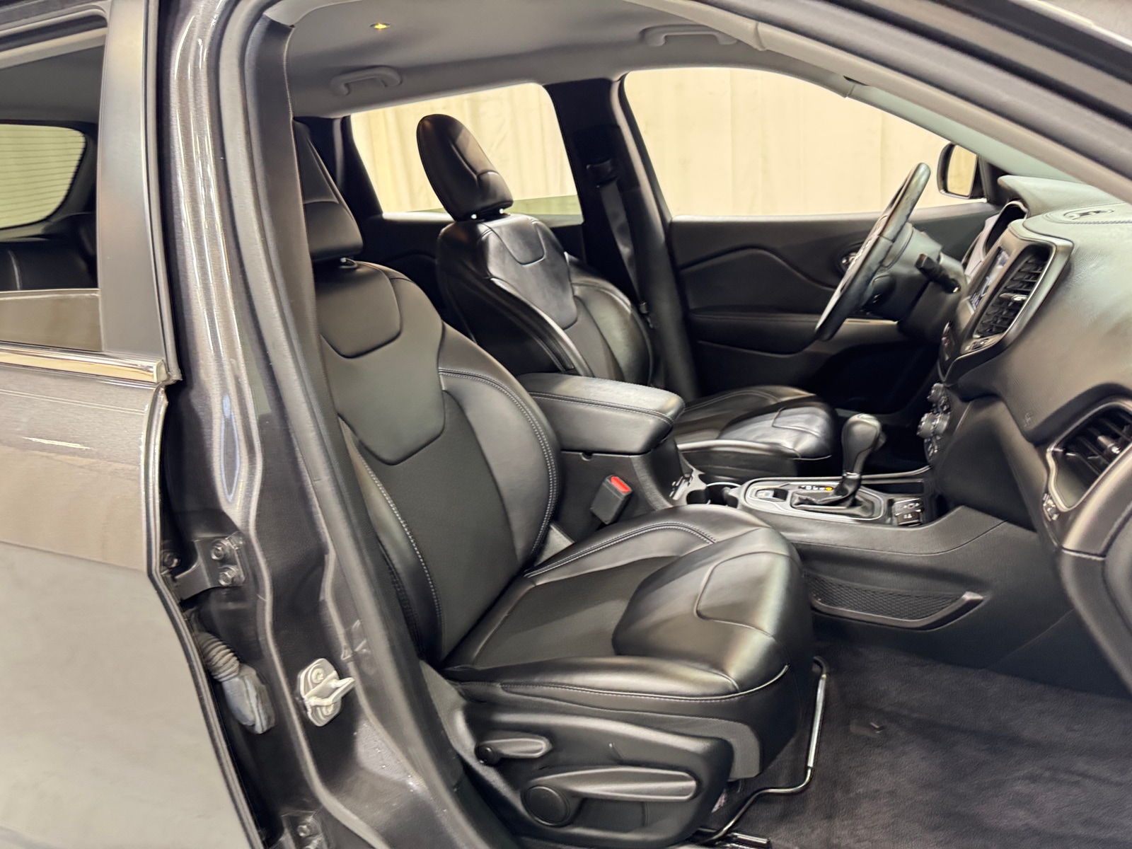 Thumbnail: 2019 Jeep Cherokee - 2