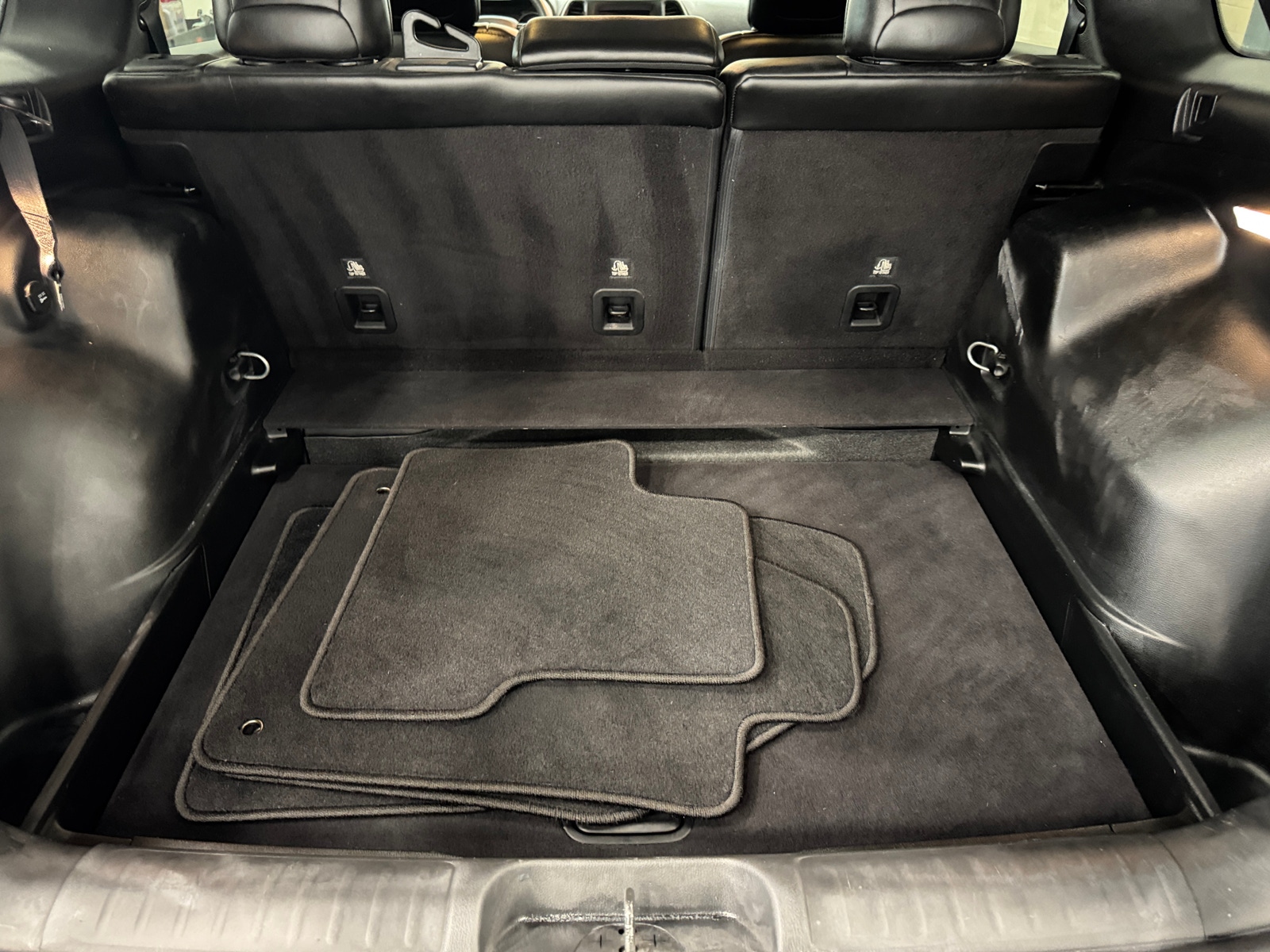 Thumbnail: 2019 Jeep Cherokee - 7