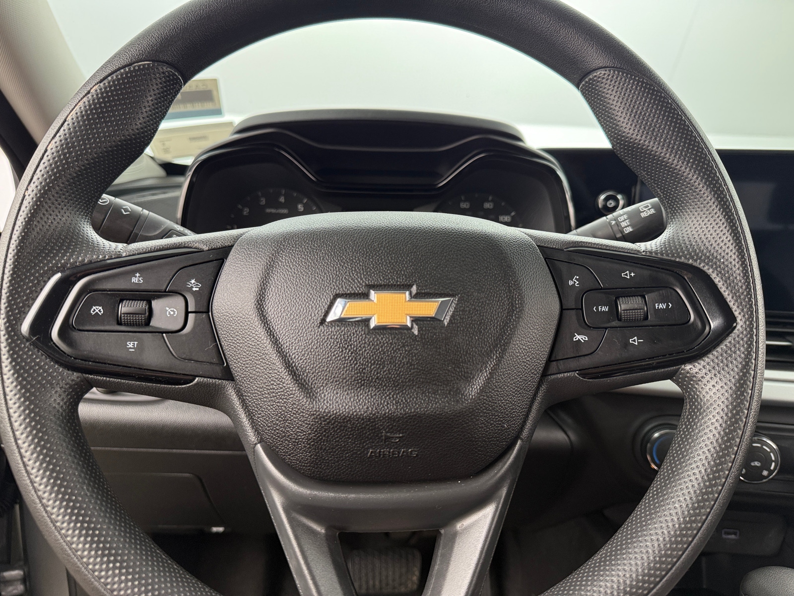 Thumbnail: 2025 Chevrolet Trax - 5