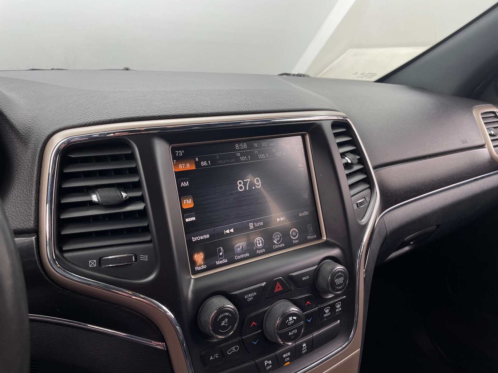 Thumbnail: 2015 Jeep Grand Cherokee - 3