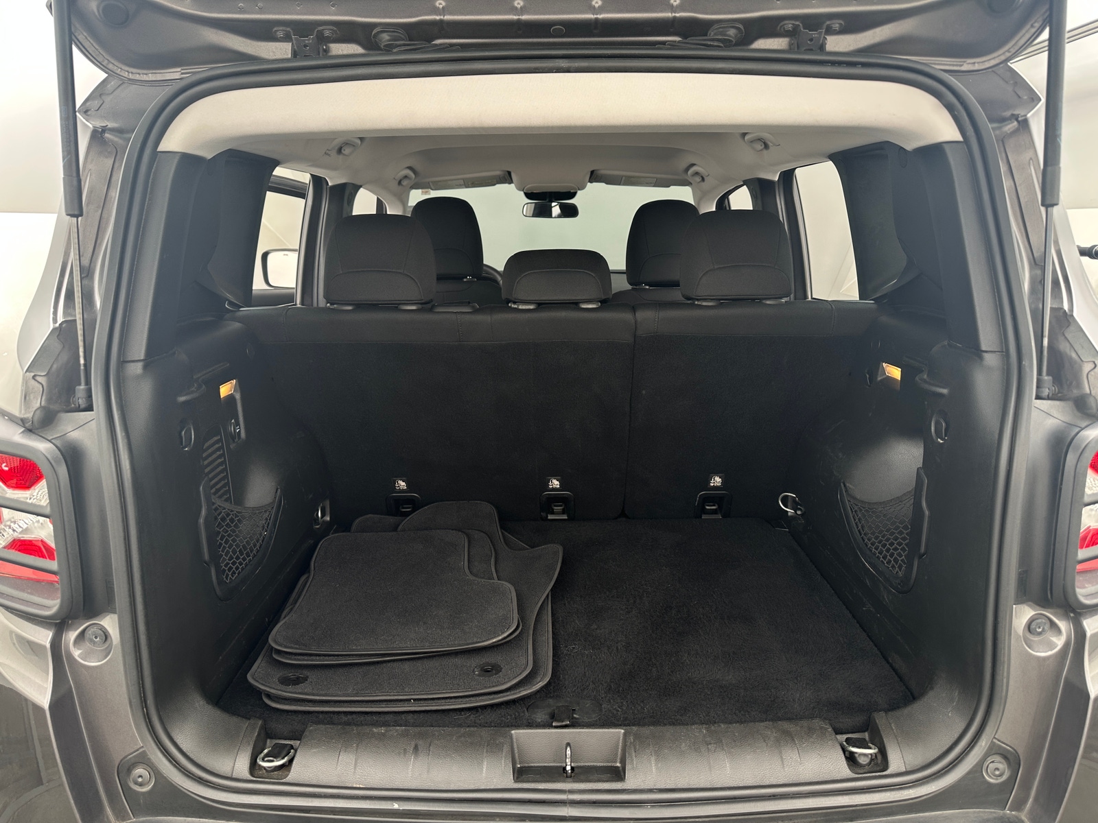 Thumbnail: 2017 Jeep Renegade - 7