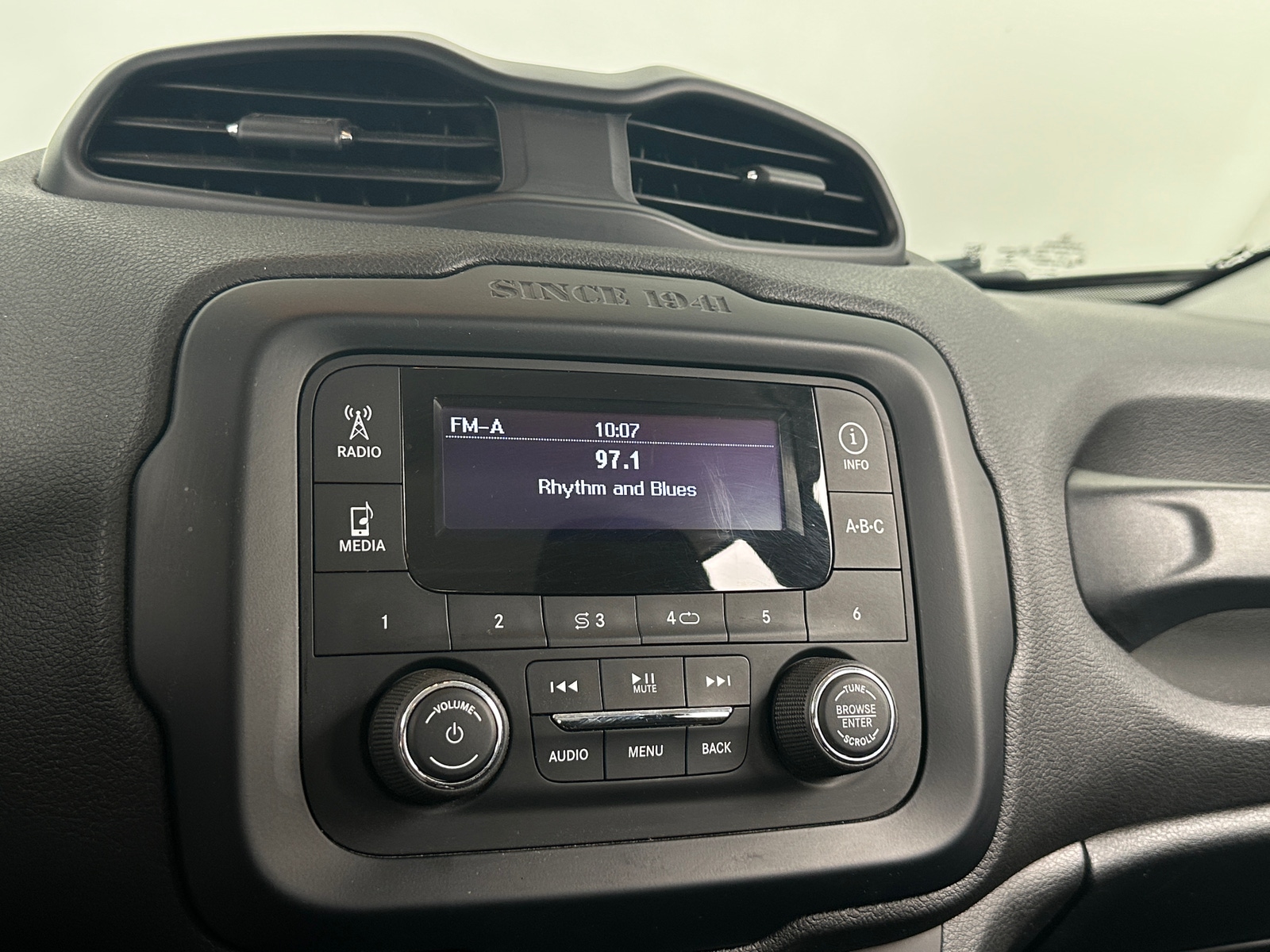 Thumbnail: 2017 Jeep Renegade - 4