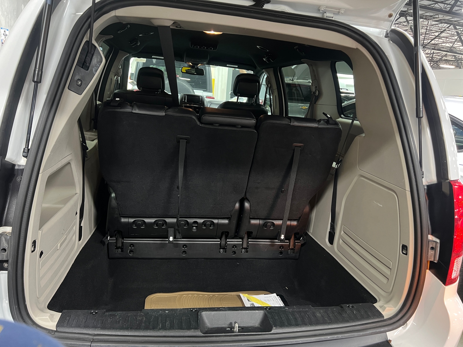 Thumbnail: 2019 Dodge Grand Caravan - 6