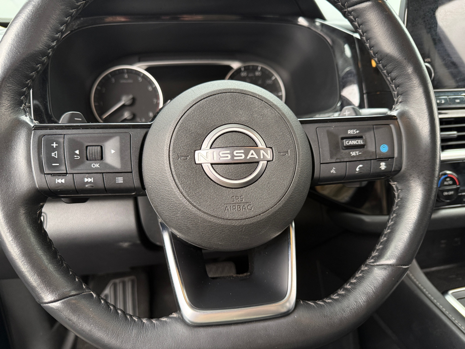 Thumbnail: 2023 Nissan Pathfinder - 4