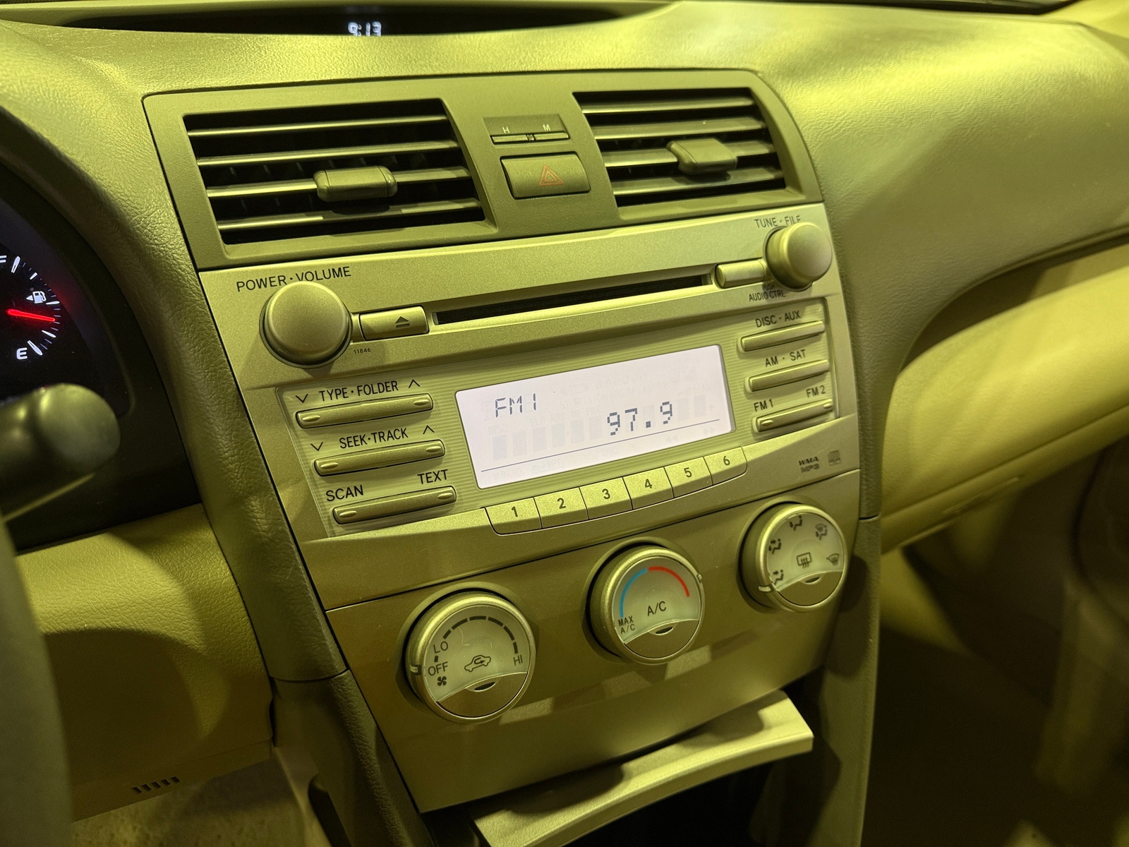 Thumbnail: 2011 Toyota Camry - 4