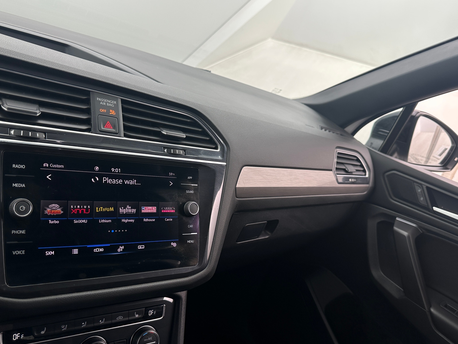 Thumbnail: 2021 Volkswagen Tiguan - 3