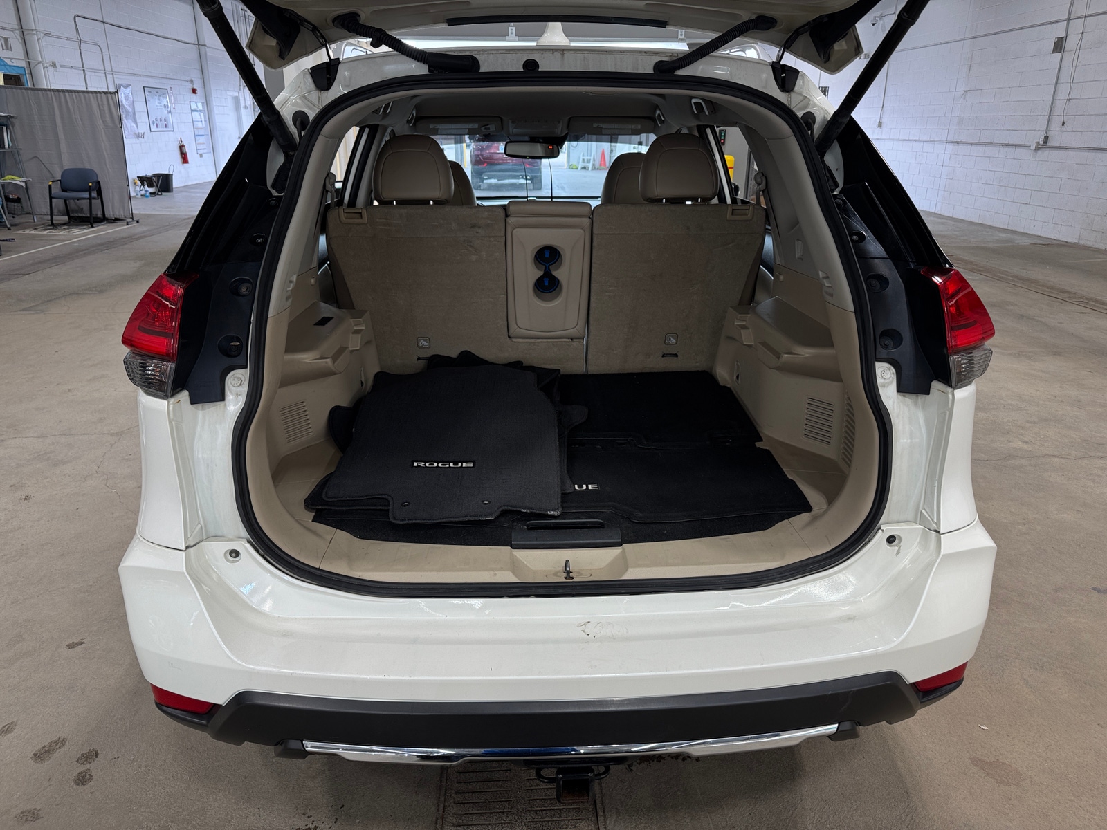 Thumbnail: 2017 Nissan Rogue - 6