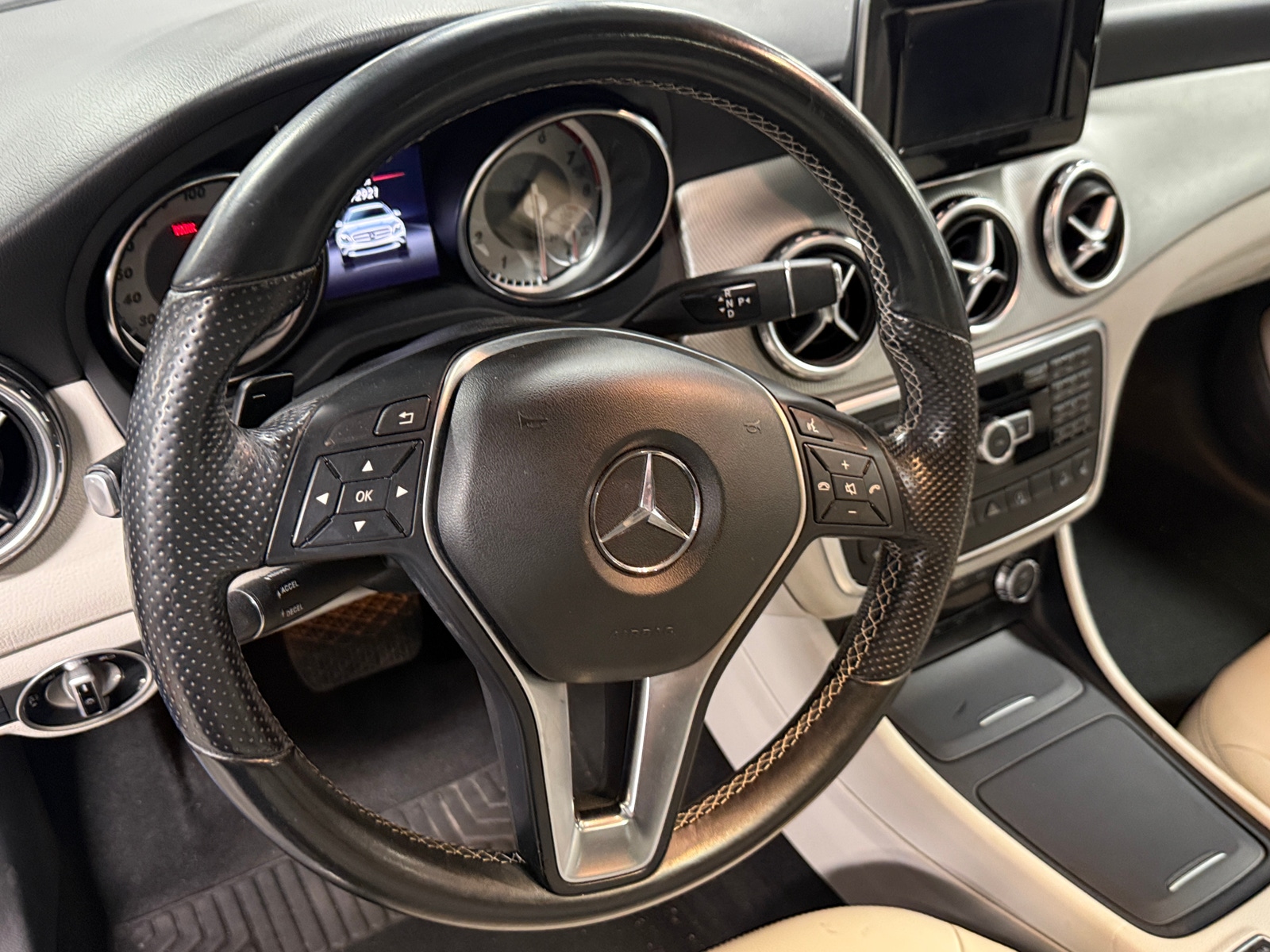 Thumbnail: 2015 Mercedes-Benz GLA - 4