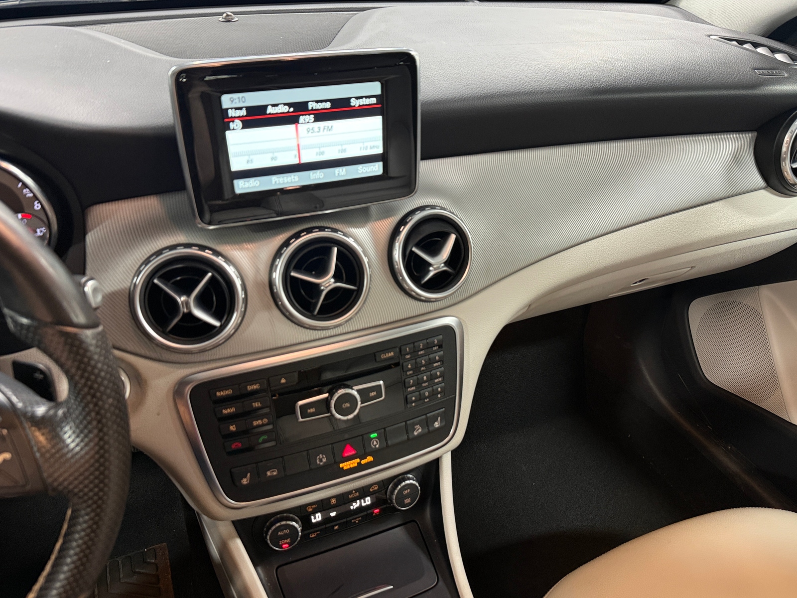 Thumbnail: 2015 Mercedes-Benz GLA - 3