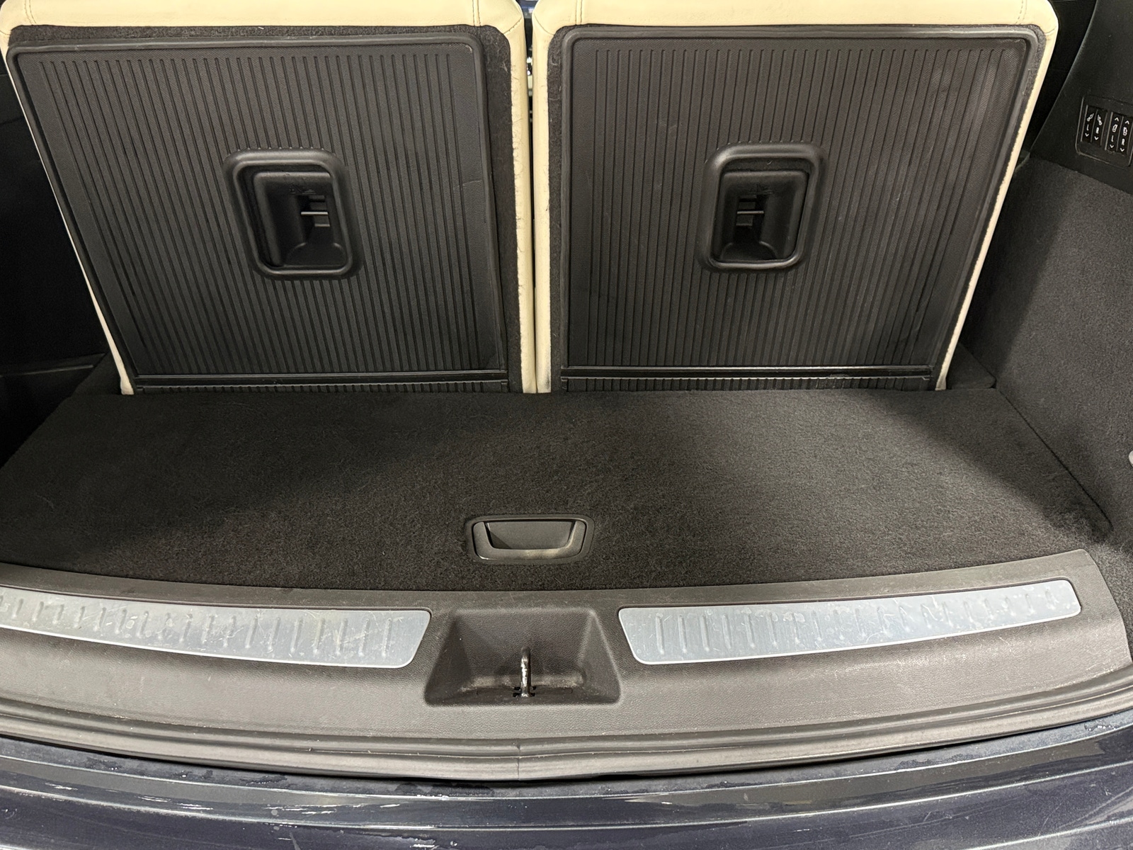 Thumbnail: 2021 Cadillac XT6 - 6