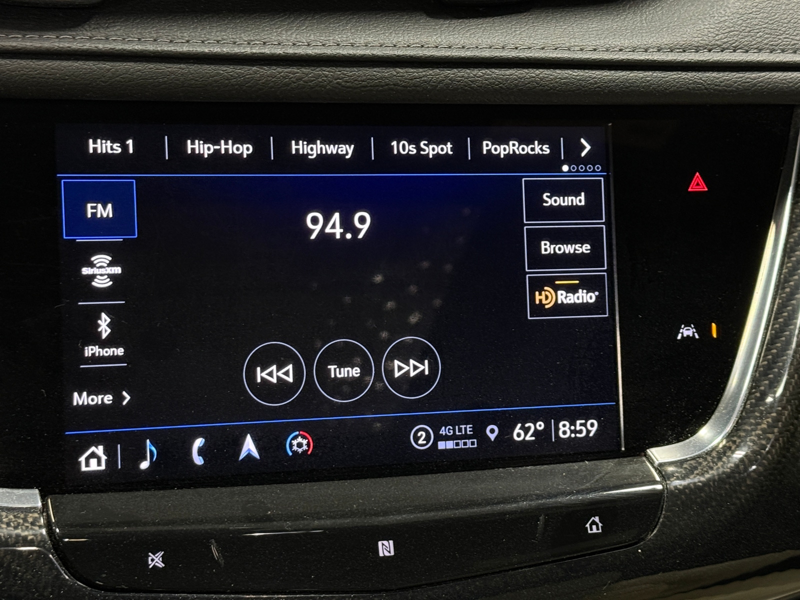 Thumbnail: 2021 Cadillac XT6 - 3