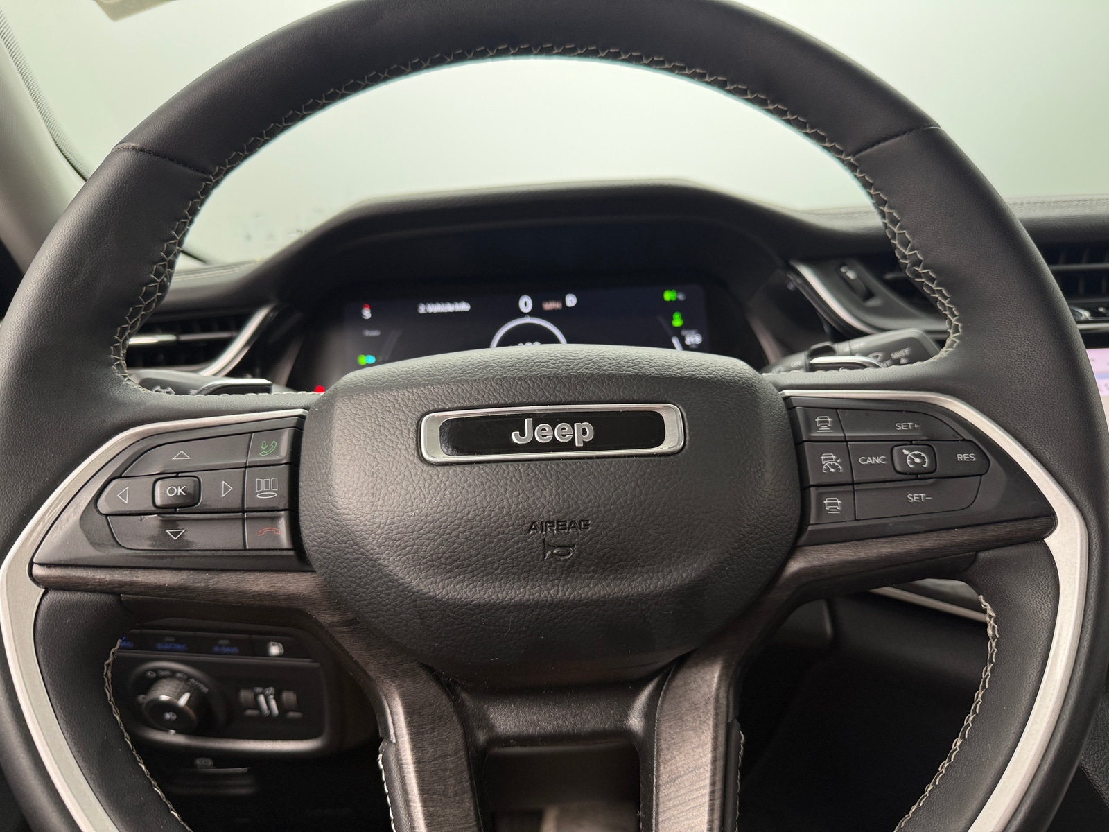 Thumbnail: 2023 Jeep Grand Cherokee - 4