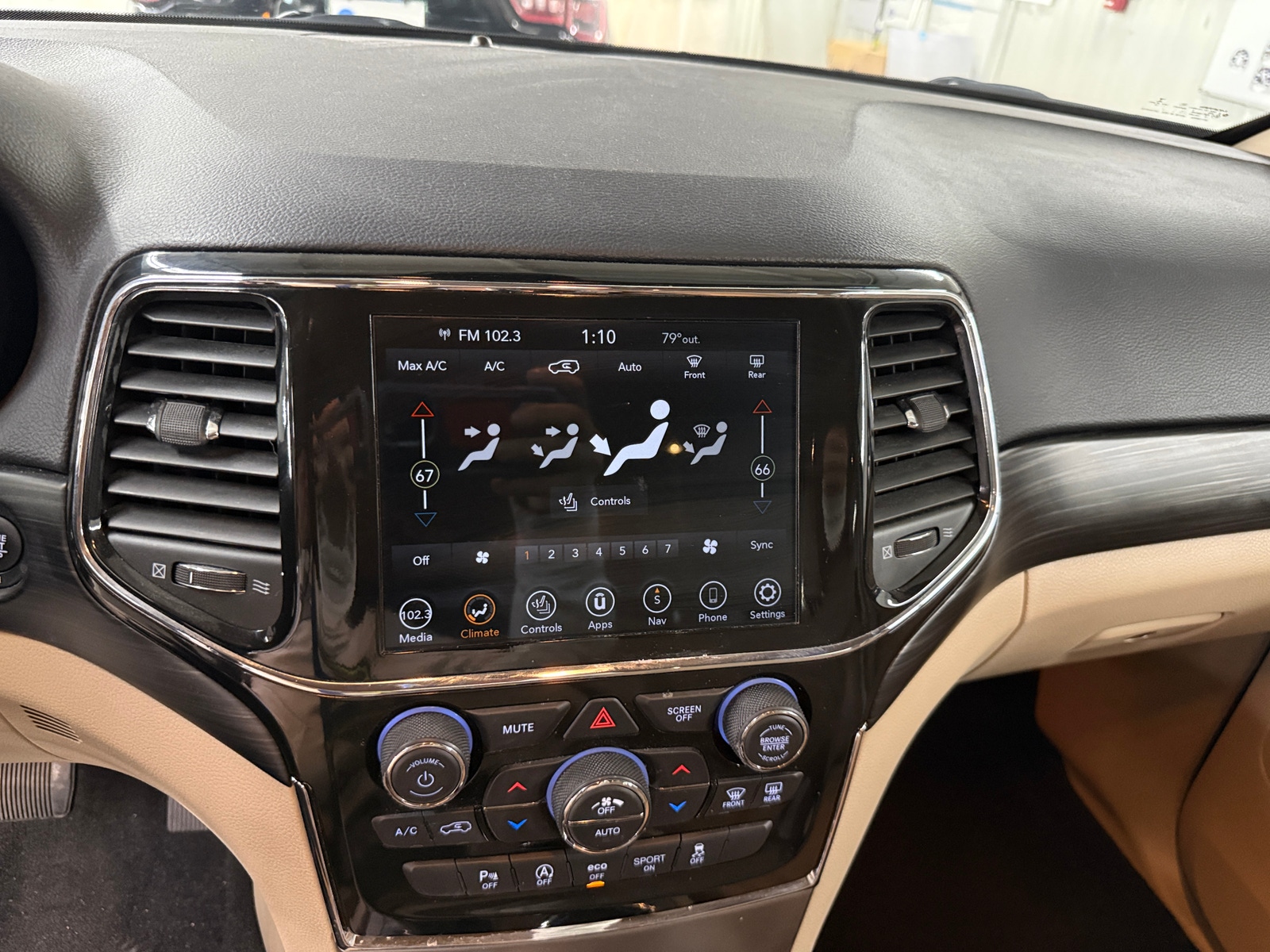 Thumbnail: 2022 Jeep Grand Cherokee - 4