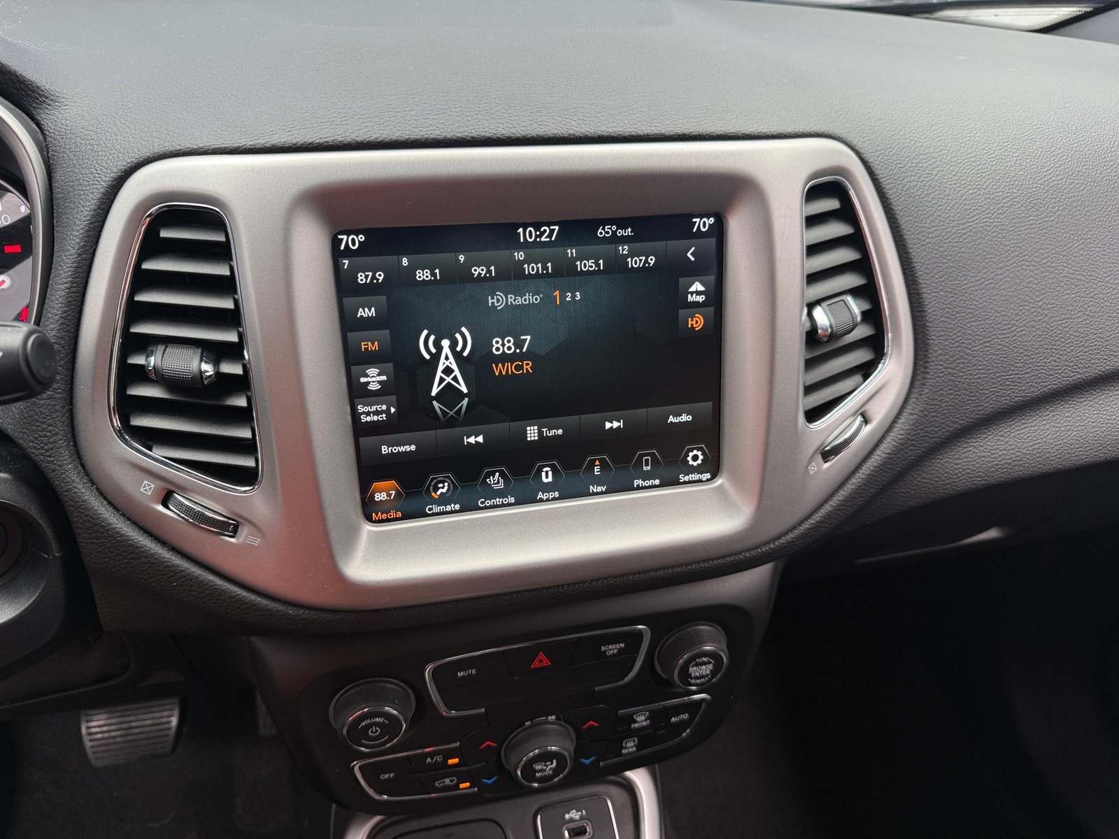 Thumbnail: 2021 Jeep Compass - 3