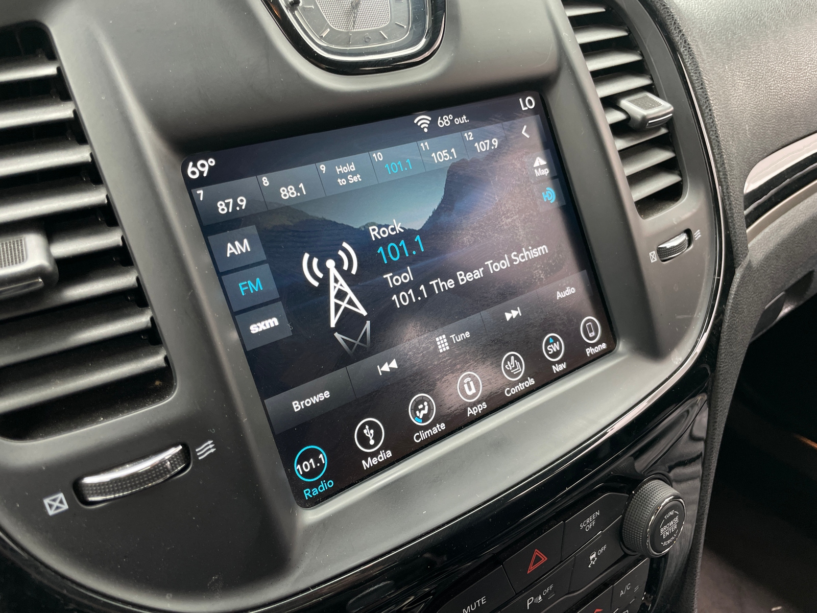 Thumbnail: 2018 Chrysler 300 - 3