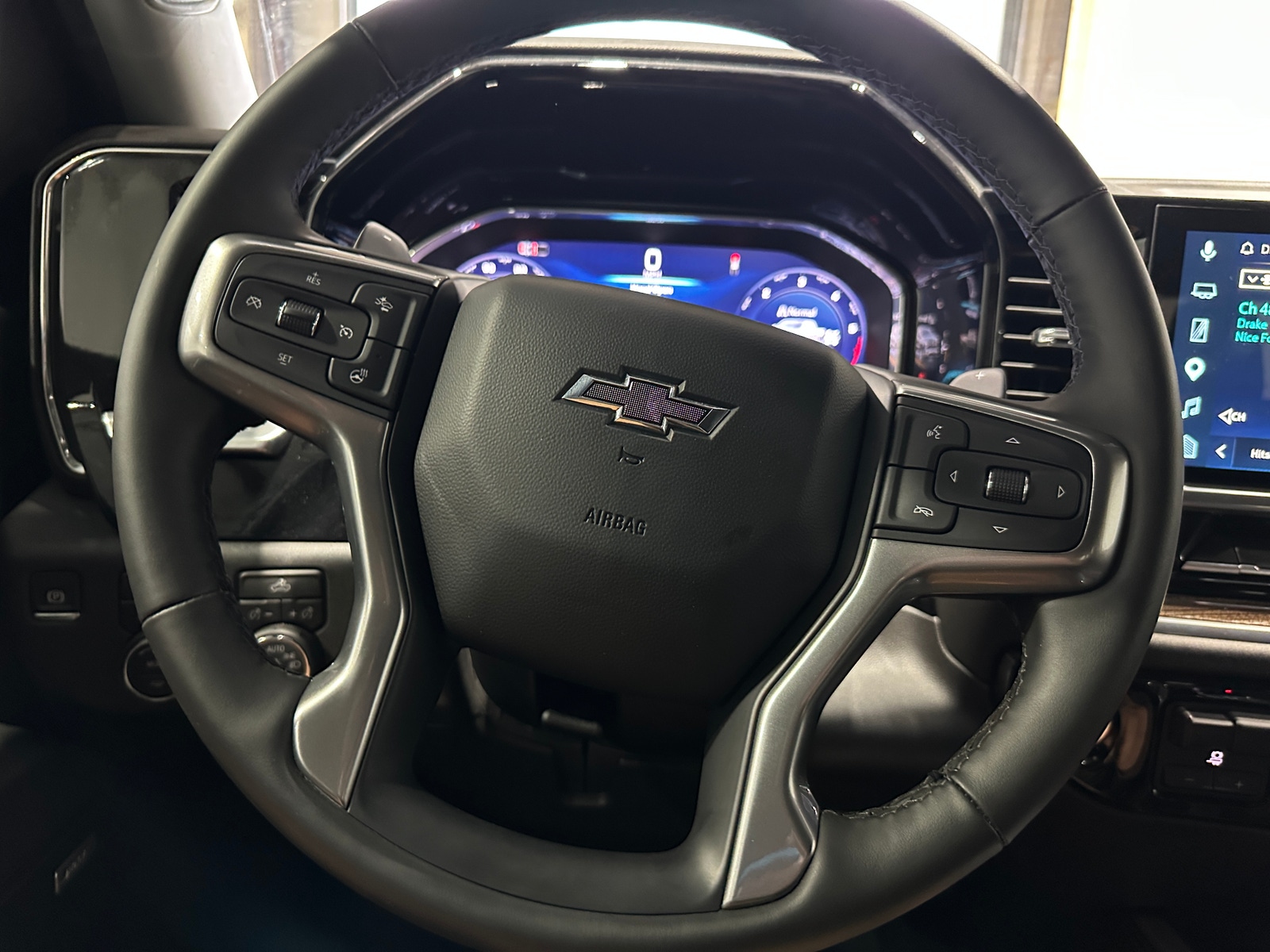 Thumbnail: 2025 Chevrolet Silverado 1500 - 5