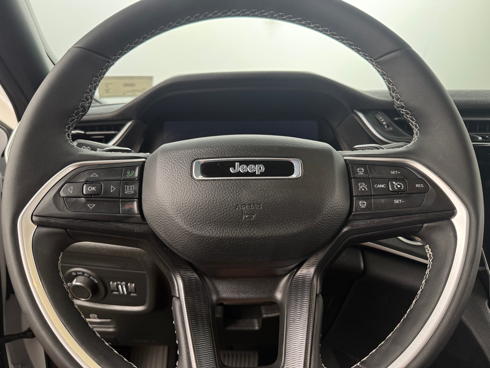 Thumbnail: 2025 Jeep Grand Cherokee - 4