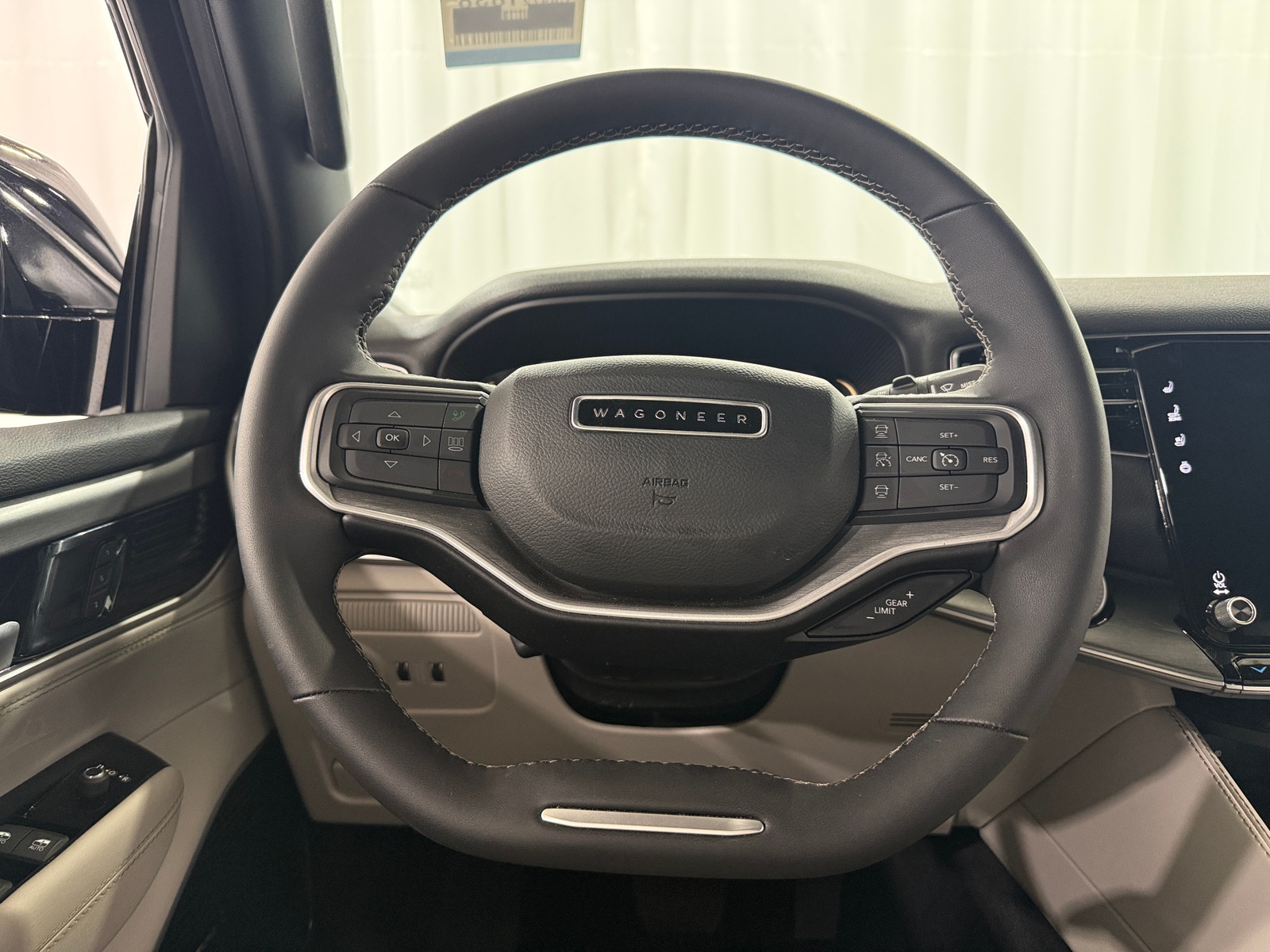 Thumbnail: 2025 Jeep Wagoneer - 4