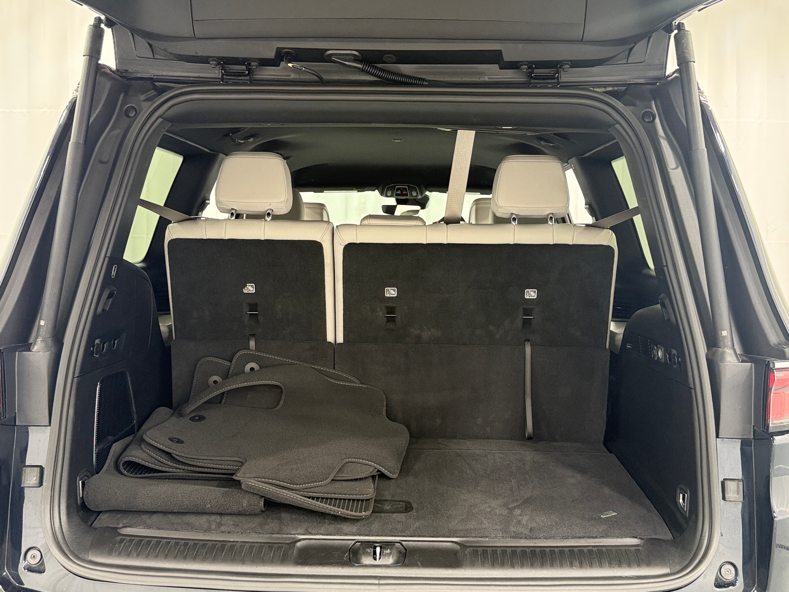 Thumbnail: 2025 Jeep Wagoneer - 6