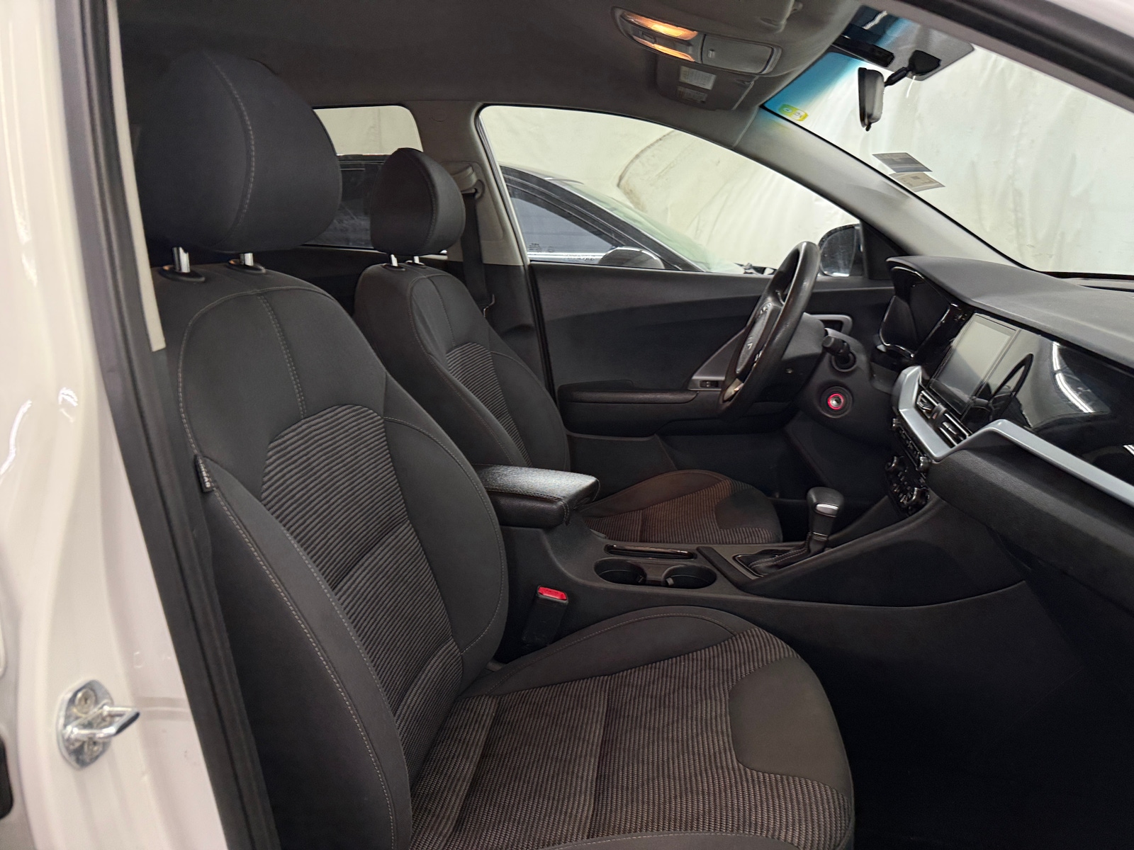 Thumbnail: 2022 Kia Niro - 2