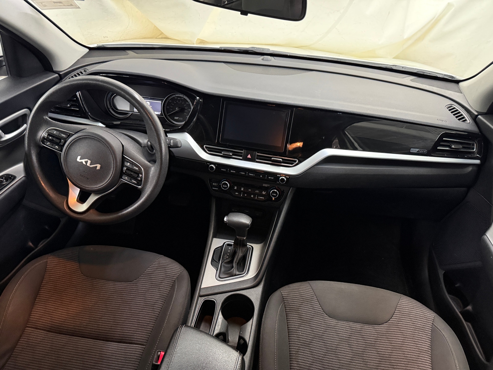 Thumbnail: 2022 Kia Niro - 3