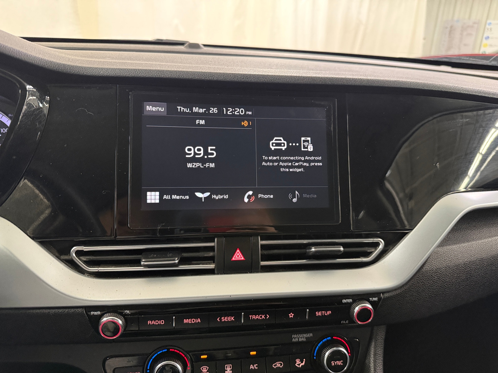 Thumbnail: 2022 Kia Niro - 4