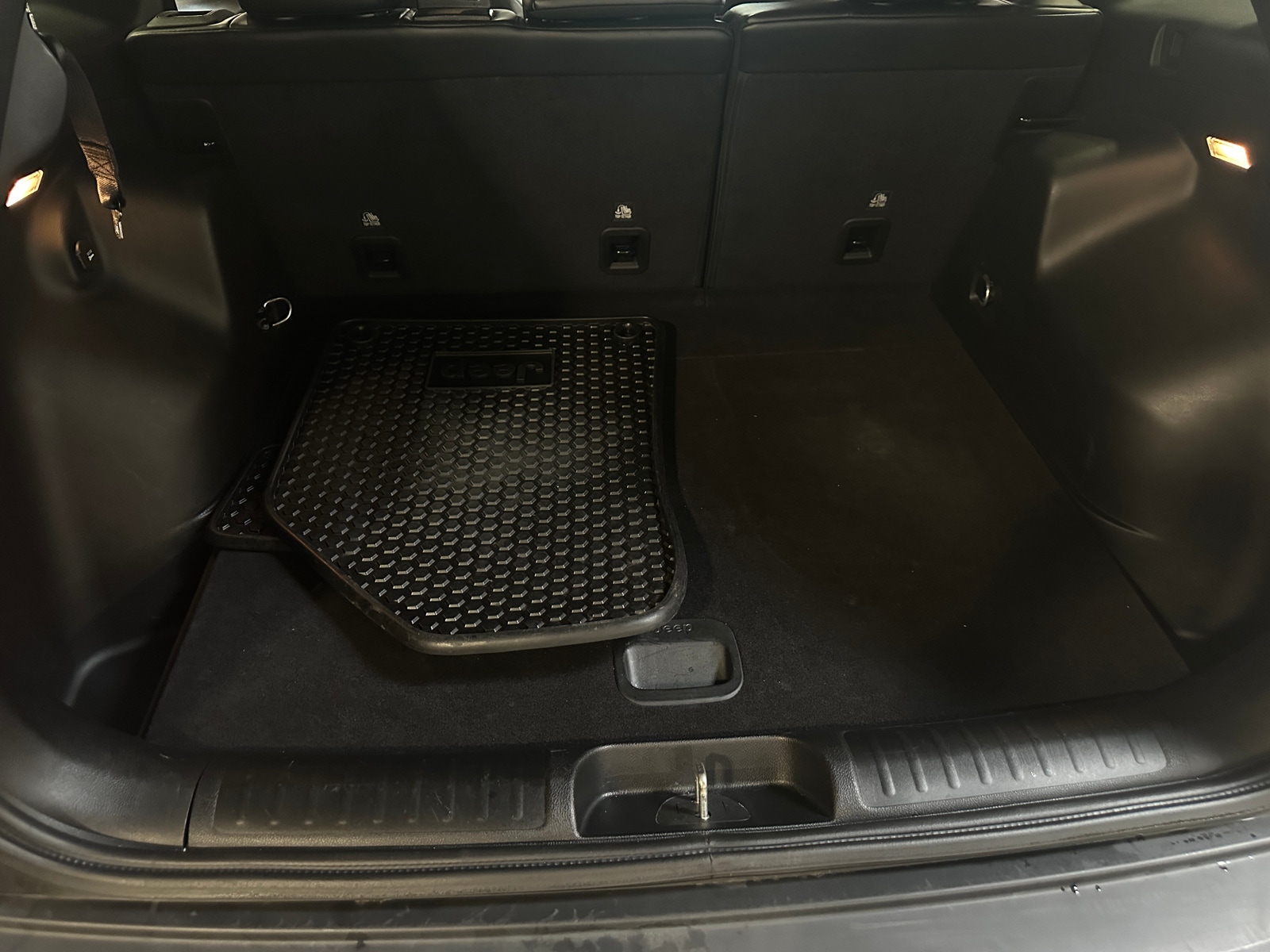 Thumbnail: 2021 Jeep Cherokee - 7