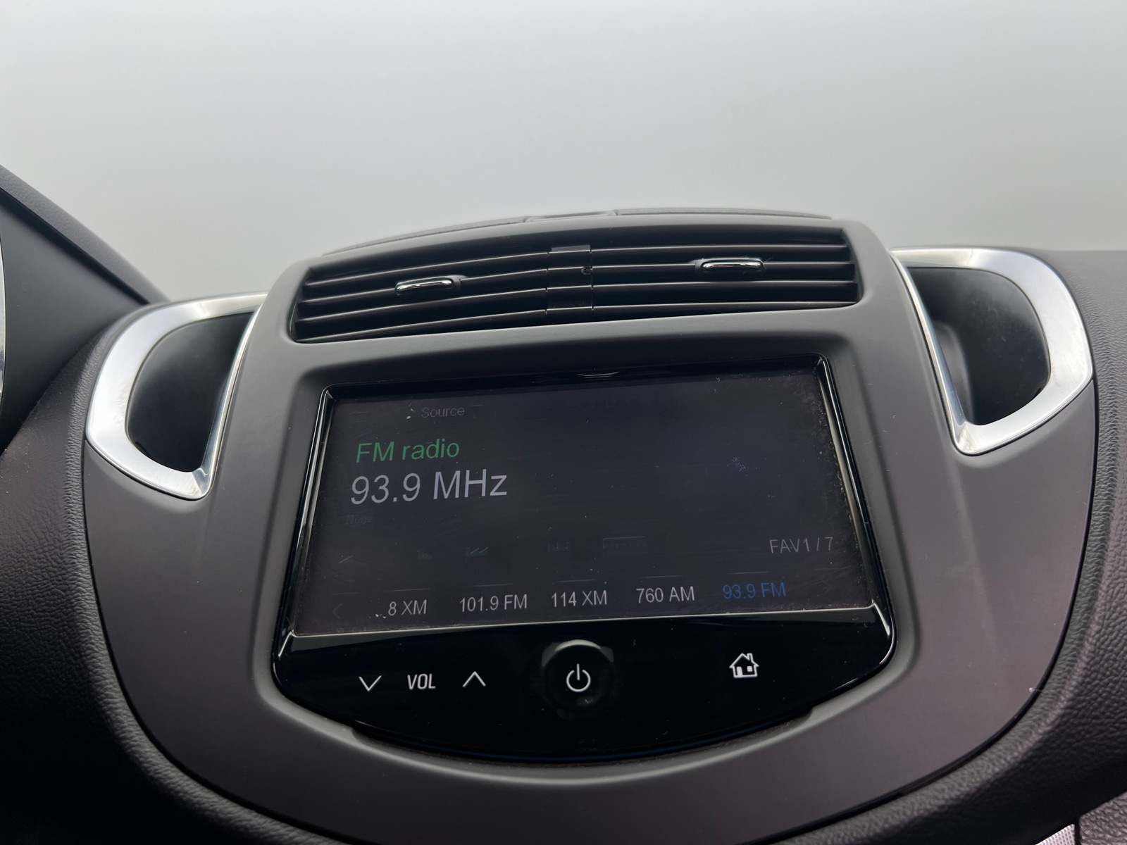 Thumbnail: 2015 Chevrolet Trax - 3