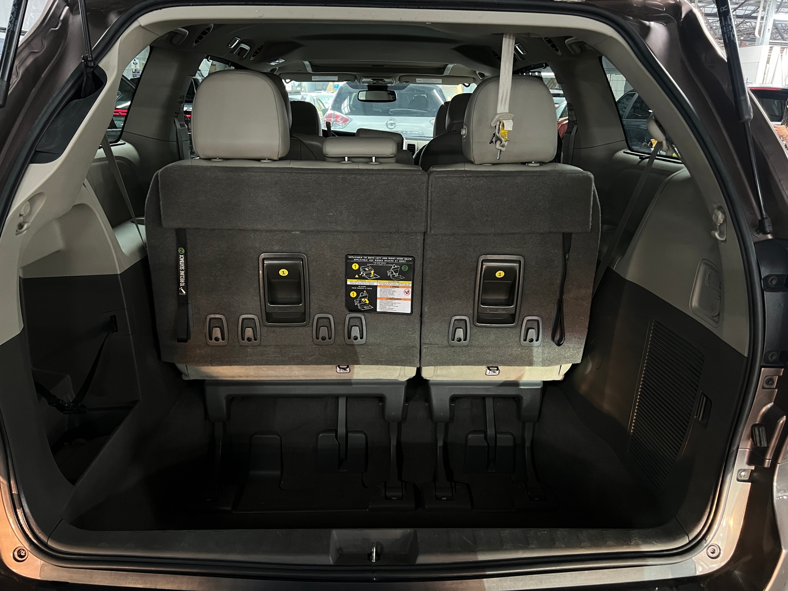 Thumbnail: 2020 Toyota Sienna - 6