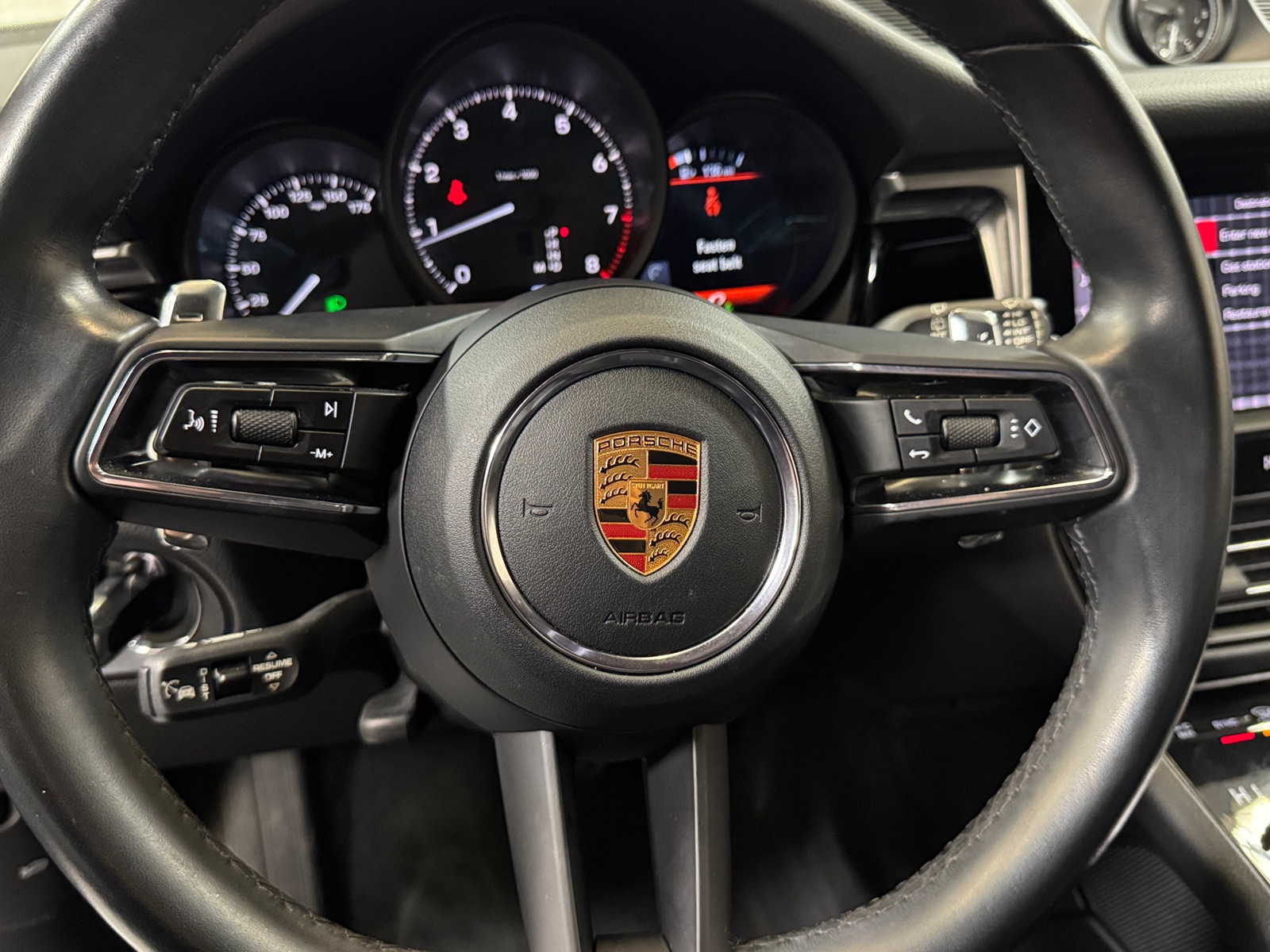 Thumbnail: 2023 Porsche Macan - 4